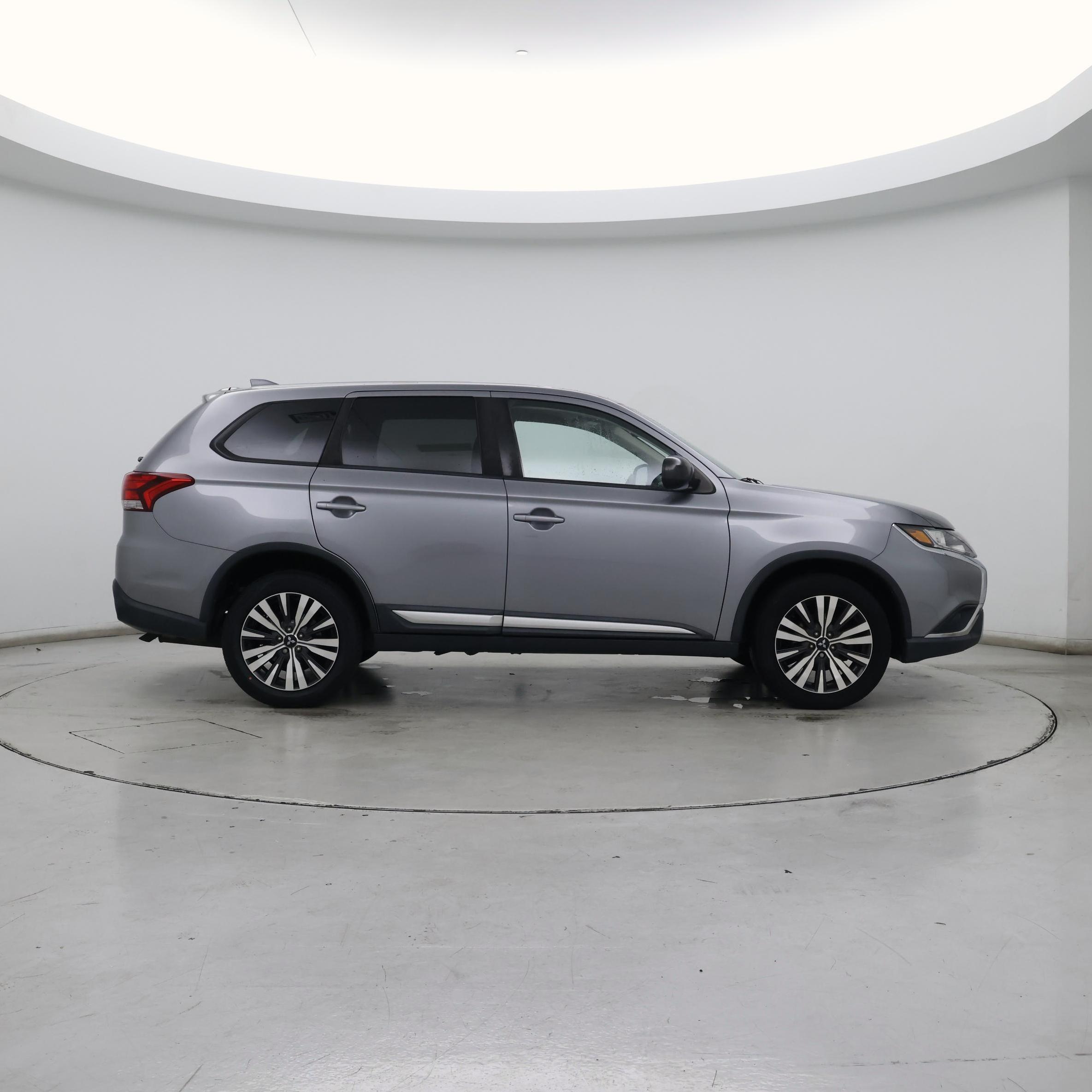 Thumbnail: 2019 Mitsubishi Outlander - 7