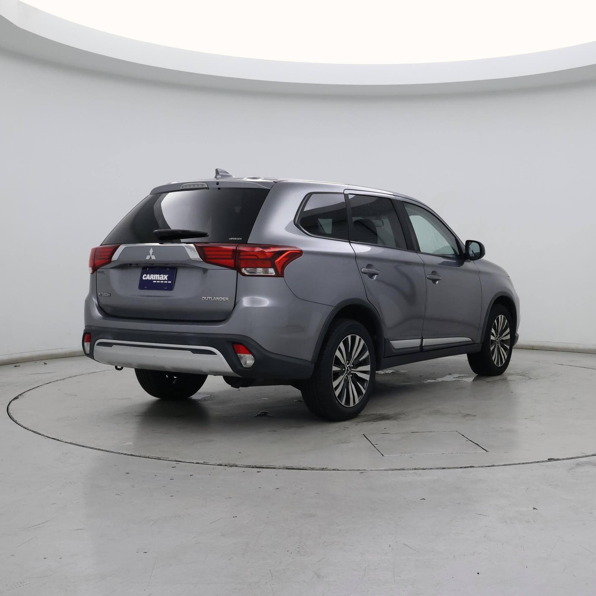 Thumbnail: 2019 Mitsubishi Outlander - 8