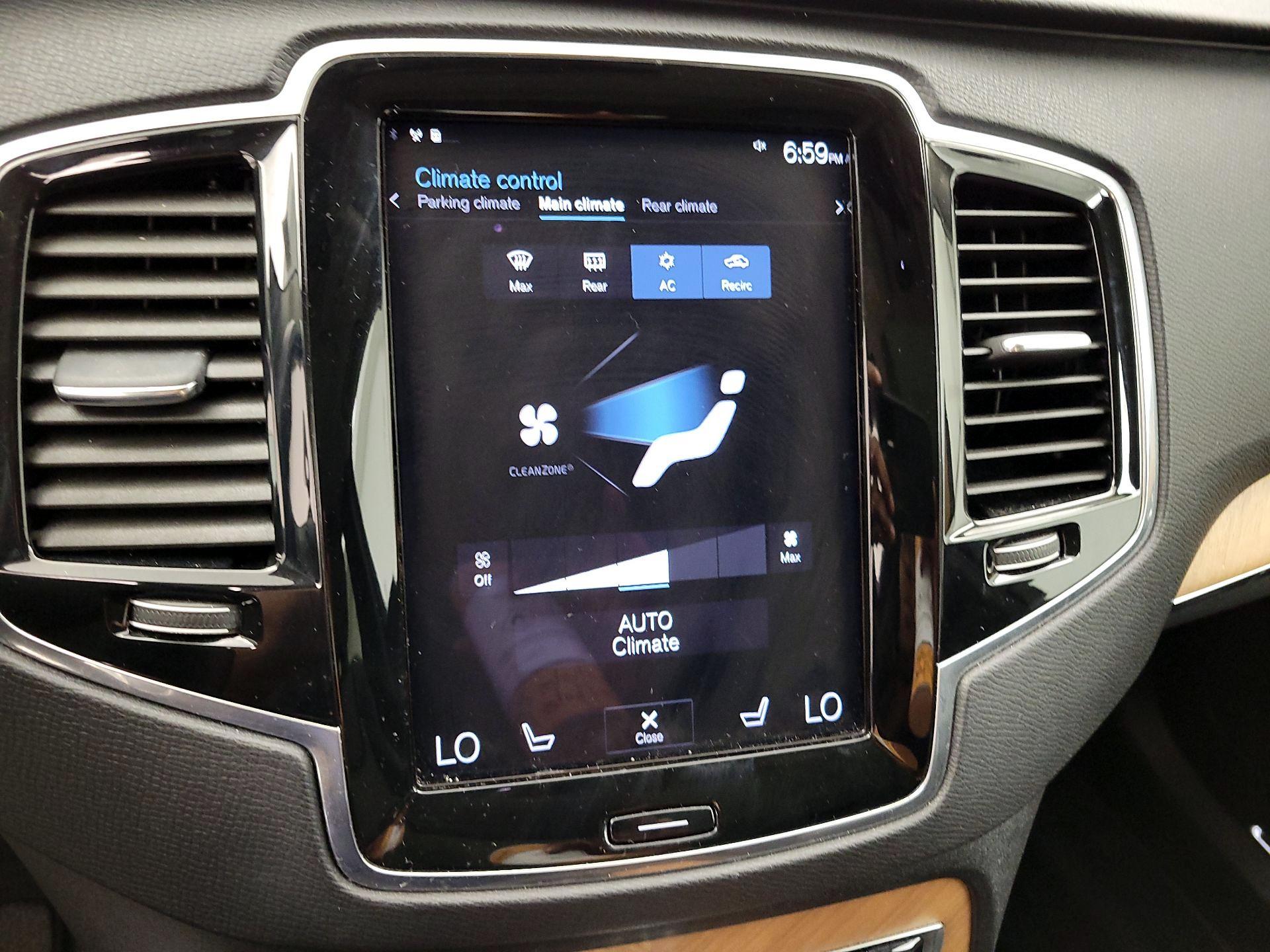 Thumbnail: 2022 Volvo XC90 - 17