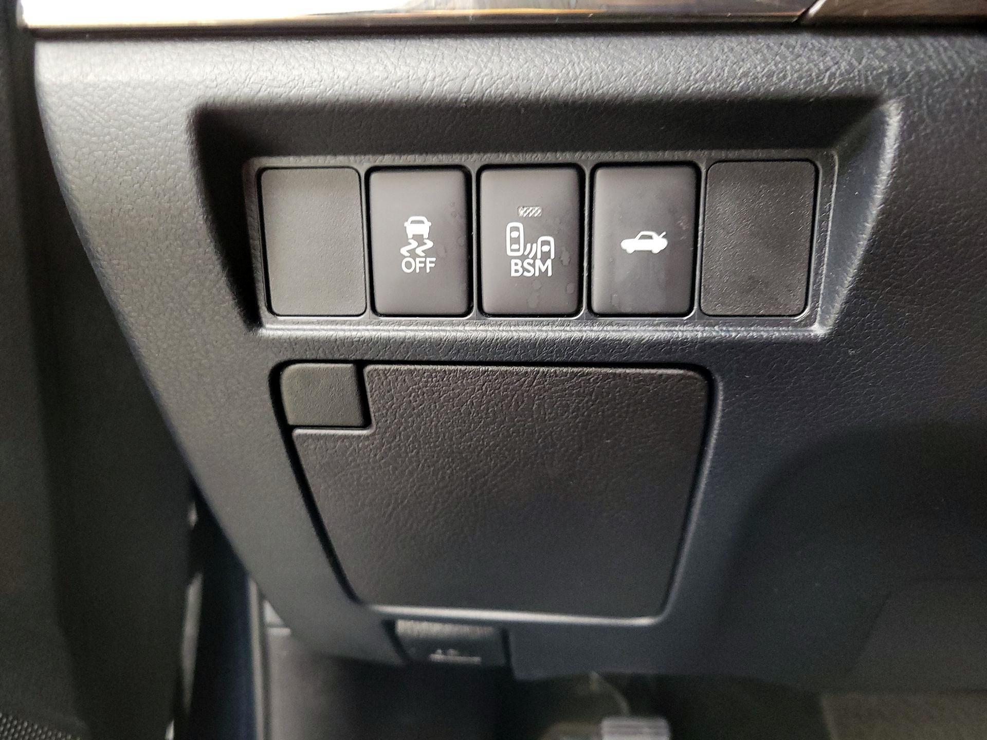 Thumbnail: 2016 Toyota Avalon - 13