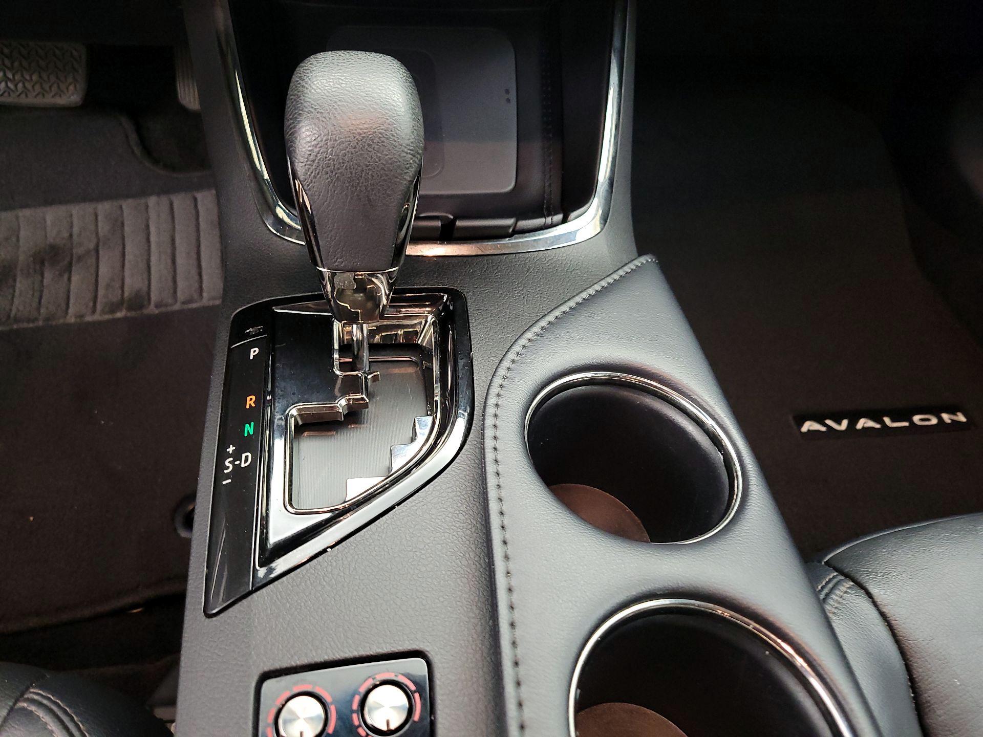 Thumbnail: 2016 Toyota Avalon - 17