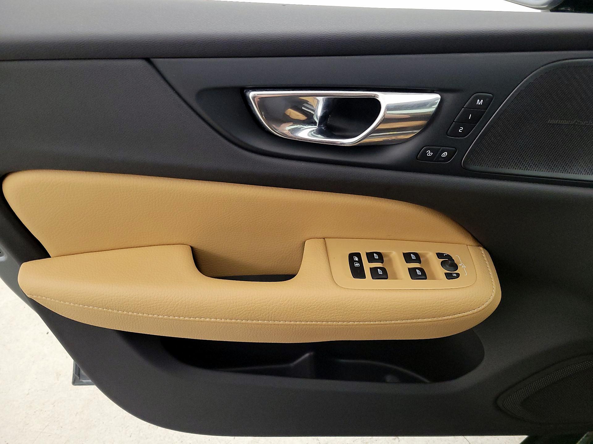 Thumbnail: 2019 Volvo S60 - 12