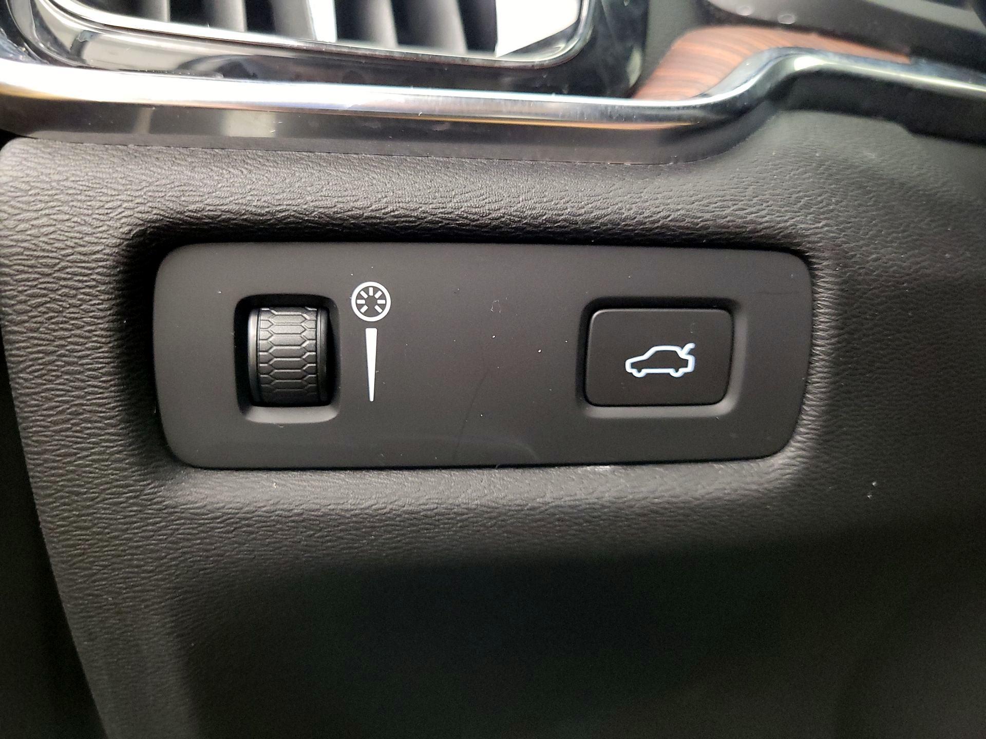 Thumbnail: 2019 Volvo S60 - 13