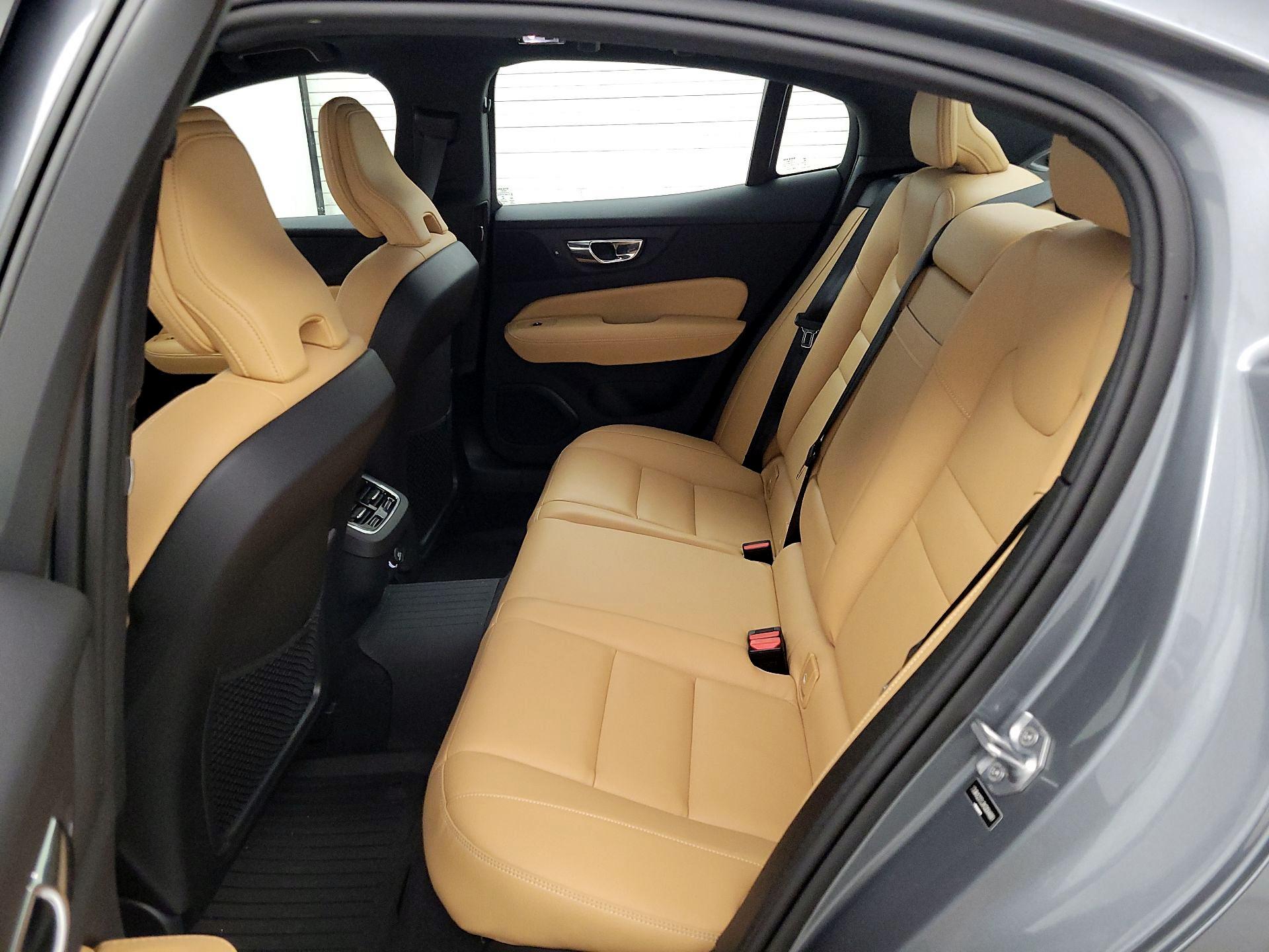Thumbnail: 2019 Volvo S60 - 19