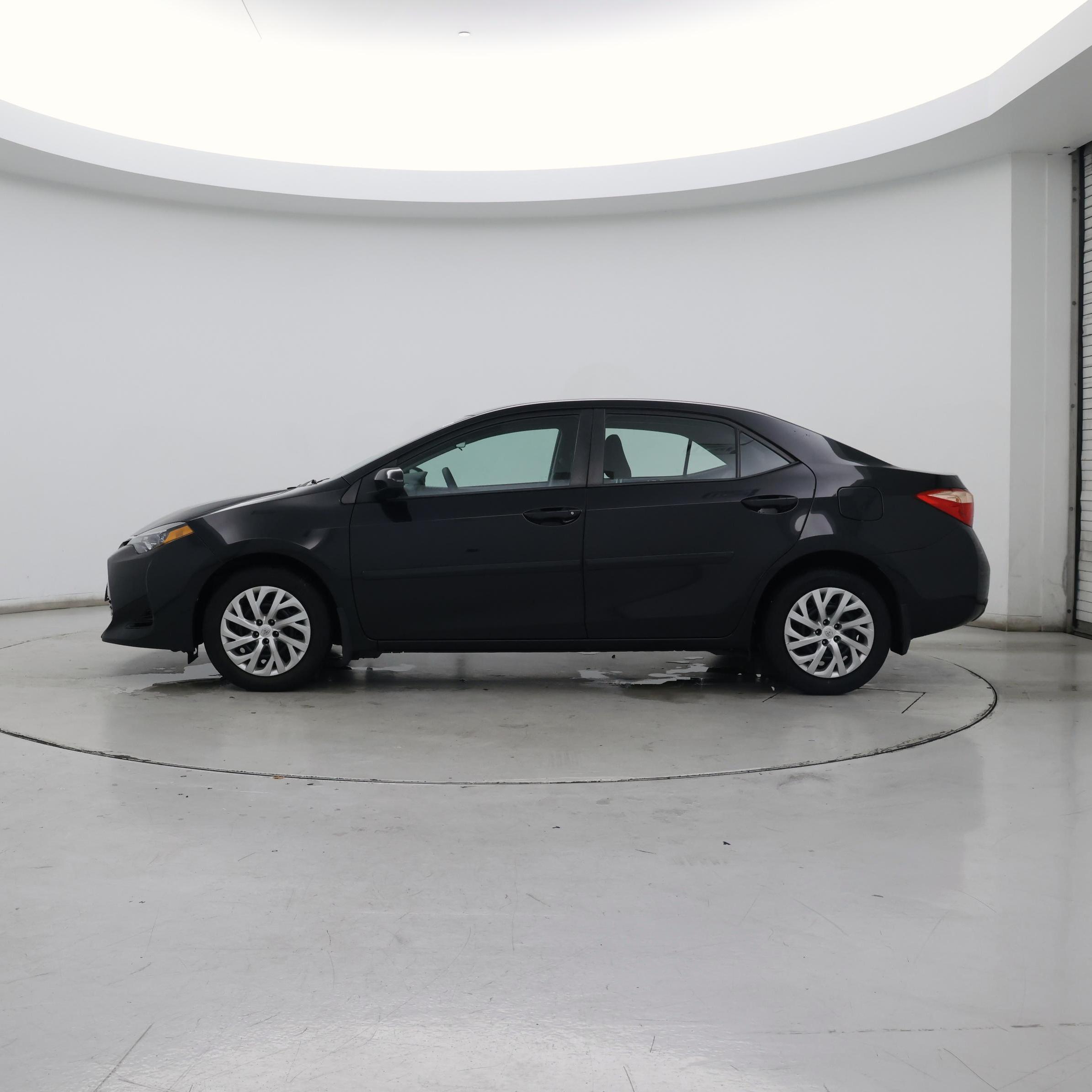 Thumbnail: 2018 Toyota Corolla - 3