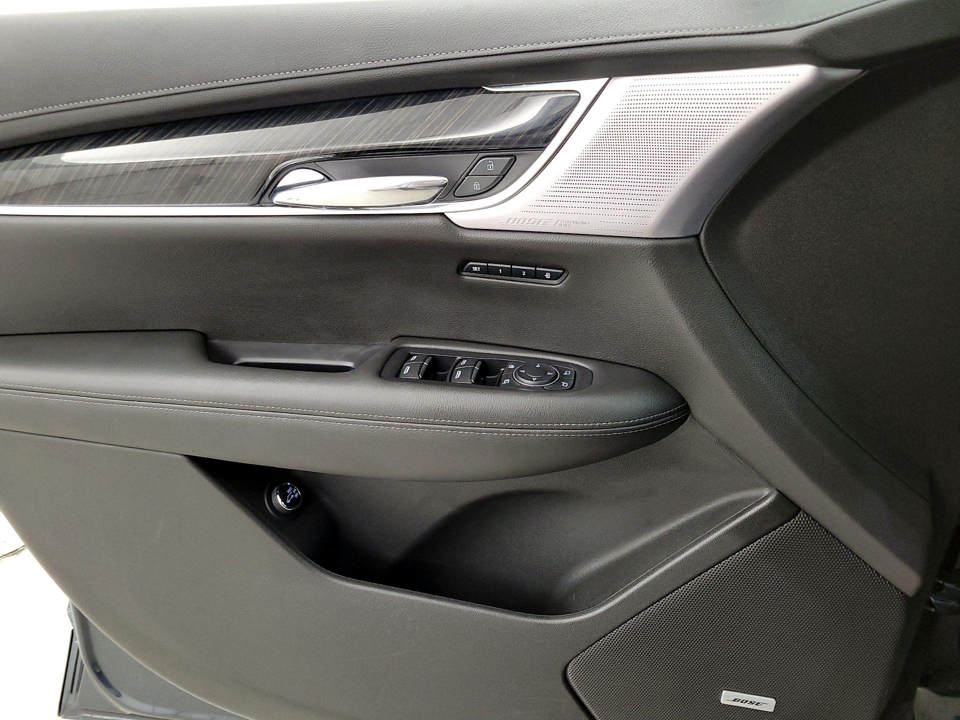 Thumbnail: 2020 Cadillac XT6 - 12