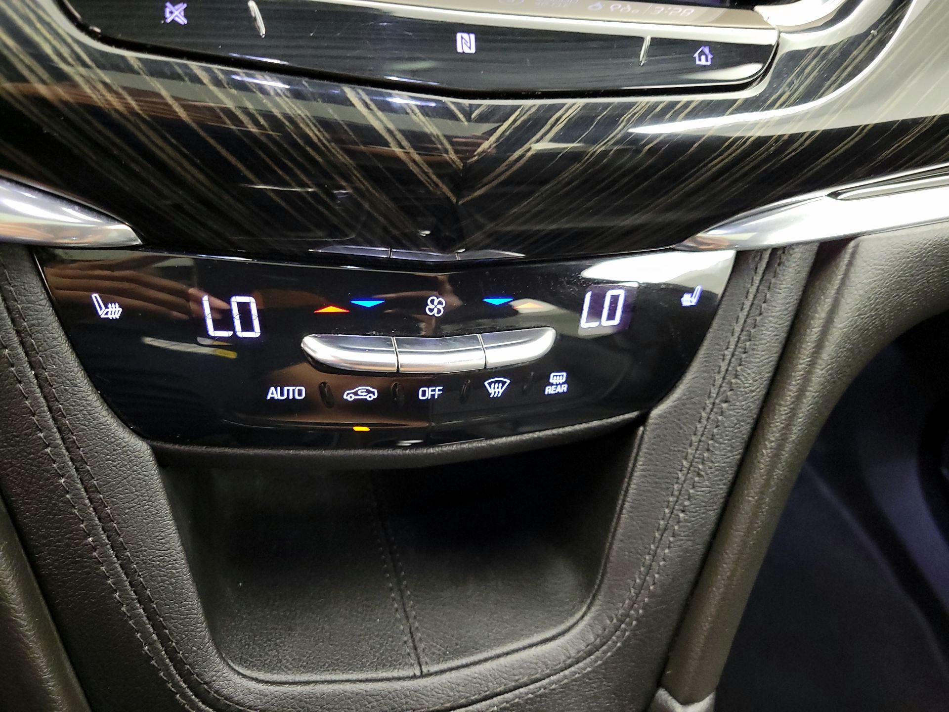 Thumbnail: 2020 Cadillac XT6 - 17