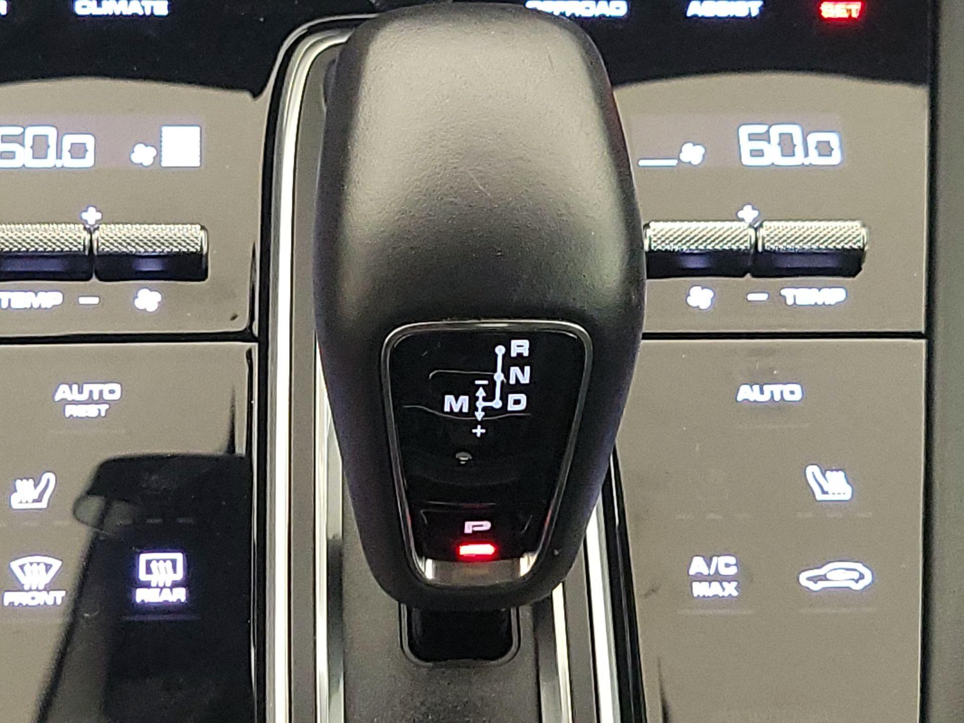Thumbnail: 2022 Porsche Cayenne - 18