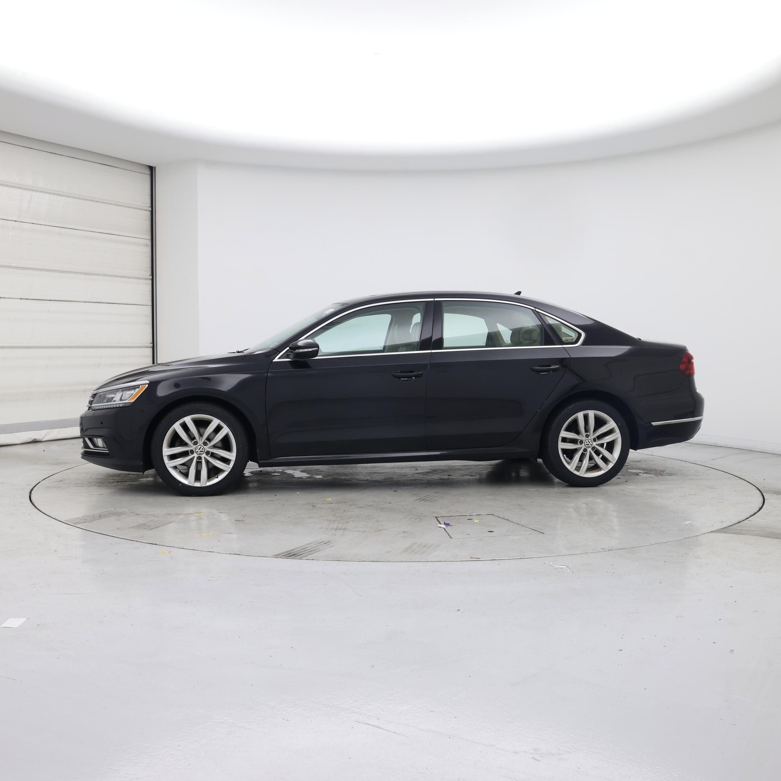Thumbnail: 2018 Volkswagen Passat - 3