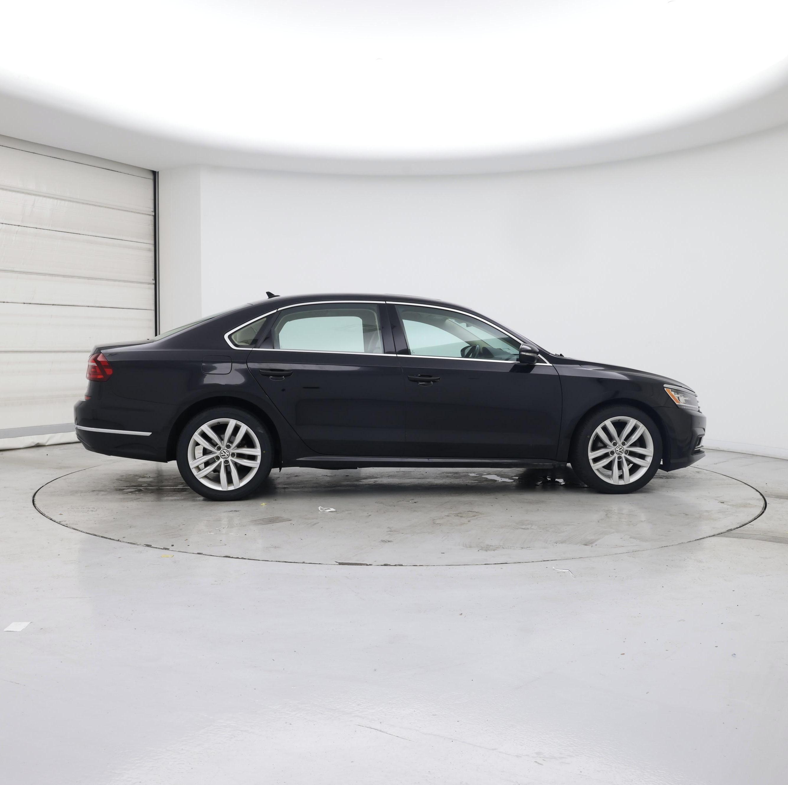 Thumbnail: 2018 Volkswagen Passat - 7