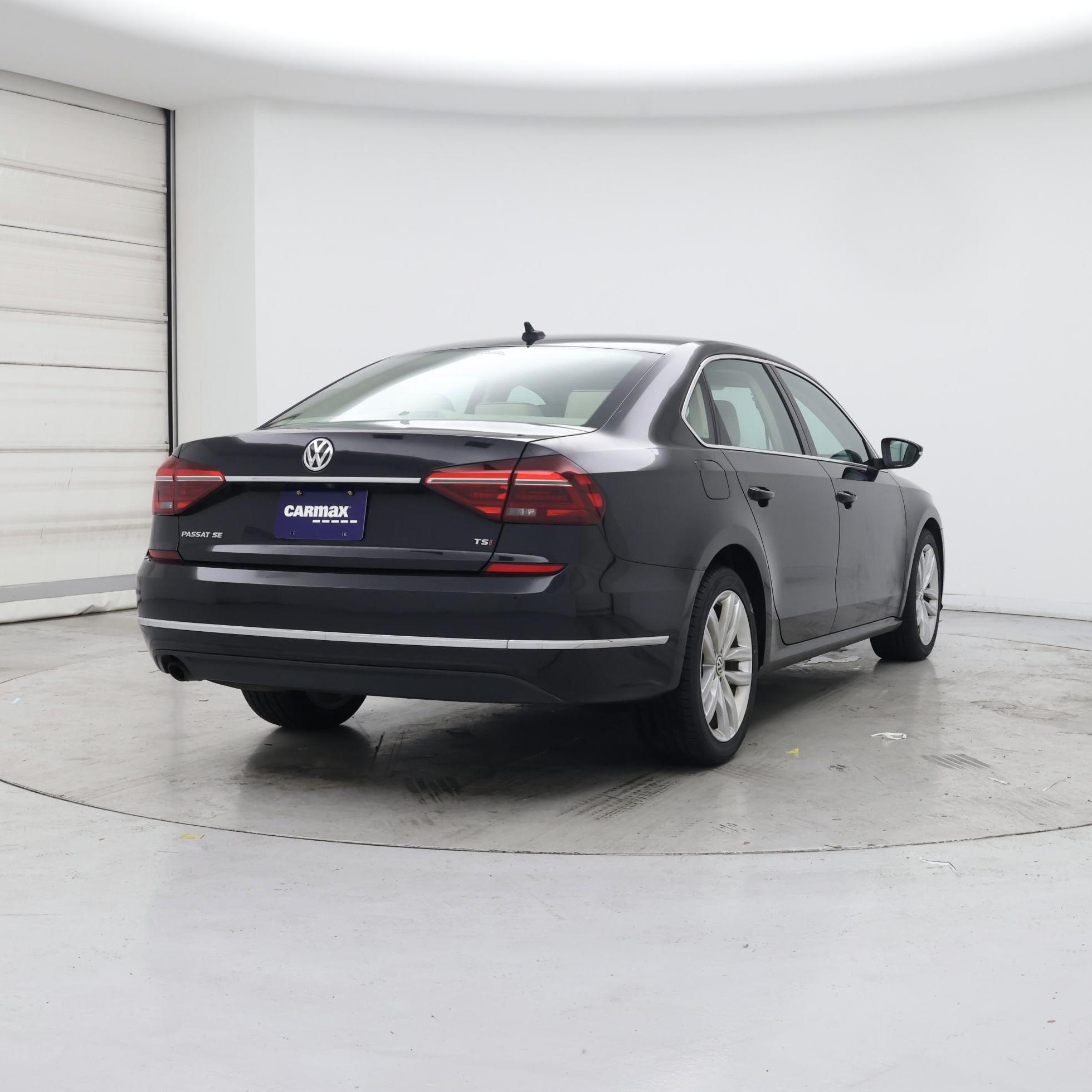 Thumbnail: 2018 Volkswagen Passat - 8