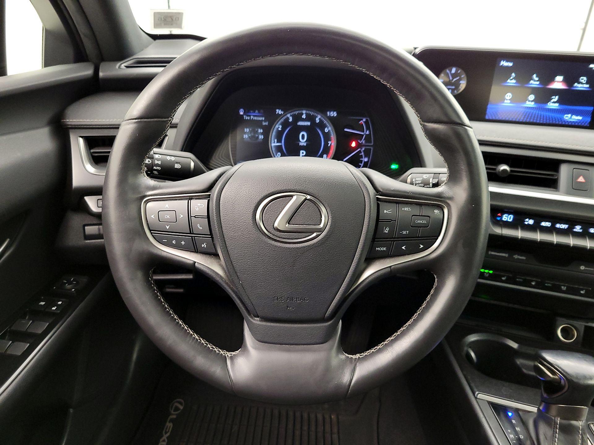 Thumbnail: 2020 Lexus UX - 10
