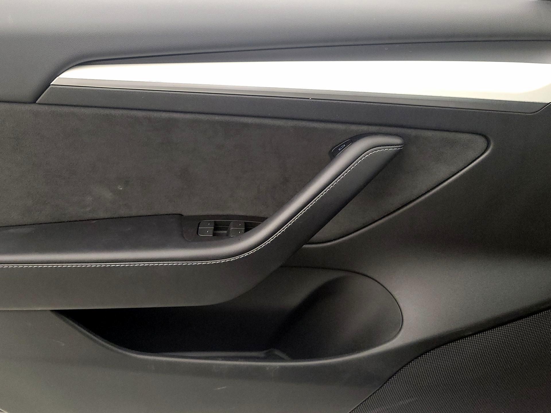 Thumbnail: 2022 Tesla Model 3 - 12