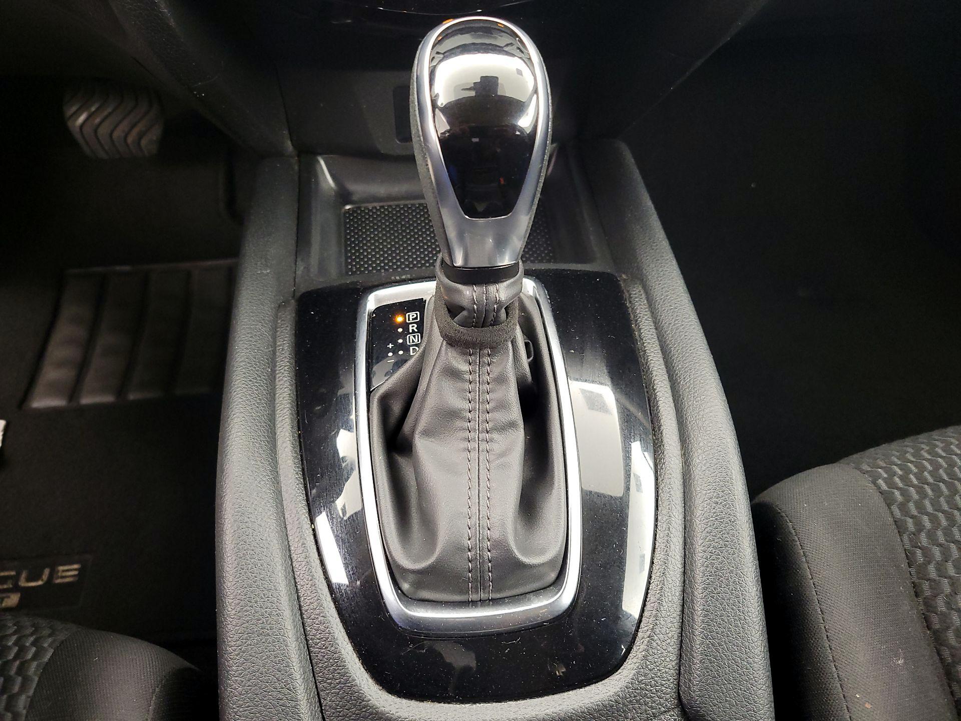 Thumbnail: 2020 Nissan Rogue Sport - 17