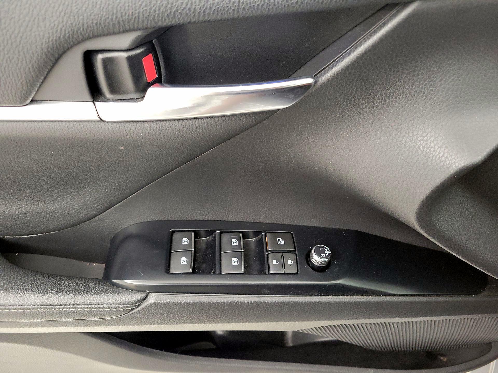 Thumbnail: 2020 Toyota Camry - 12