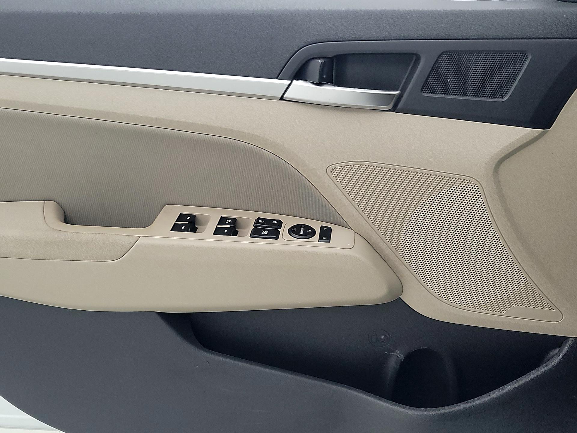 Thumbnail: 2020 Hyundai Elantra - 12
