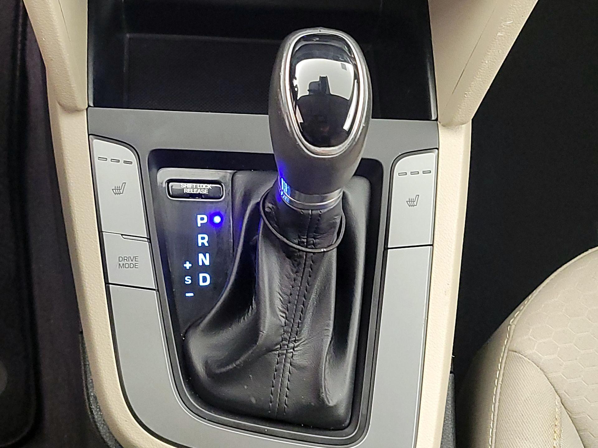 Thumbnail: 2020 Hyundai Elantra - 17