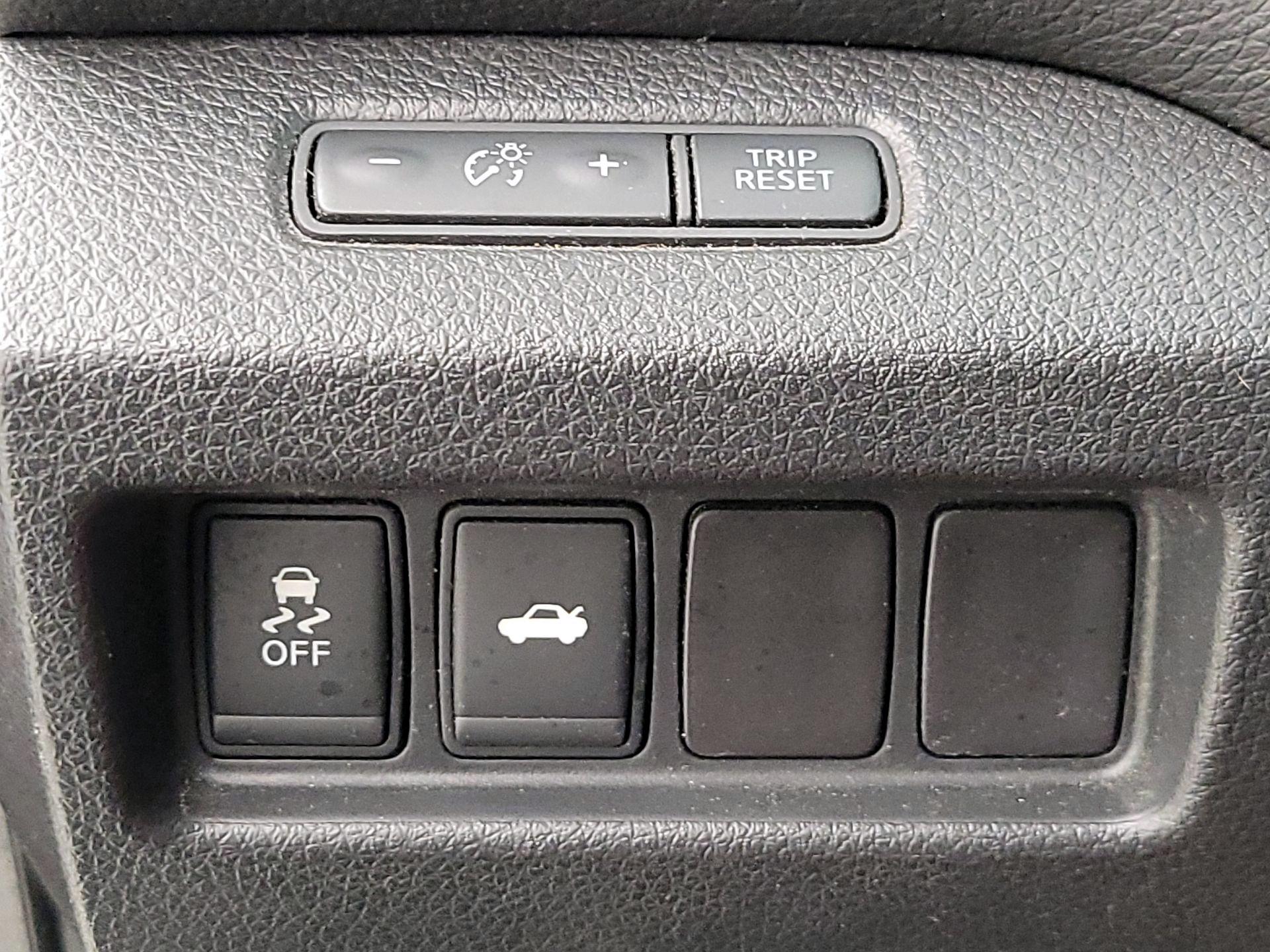 Thumbnail: 2015 Nissan Altima - 13