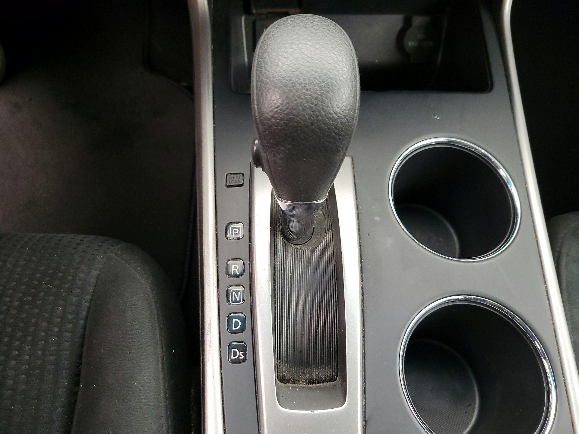 Thumbnail: 2015 Nissan Altima - 17