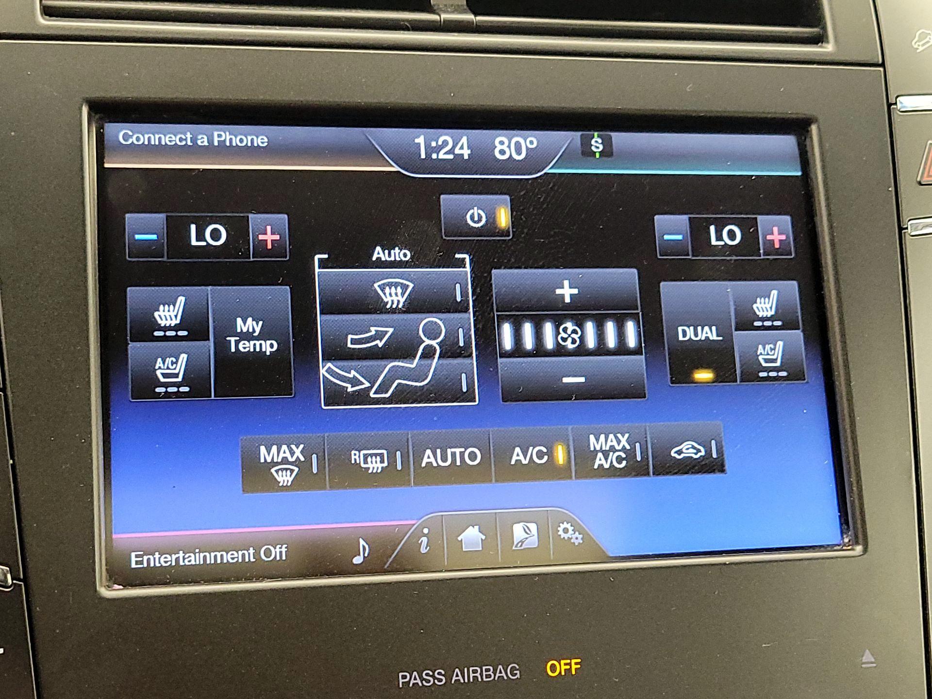 Thumbnail: 2014 Lincoln MKZ - 17