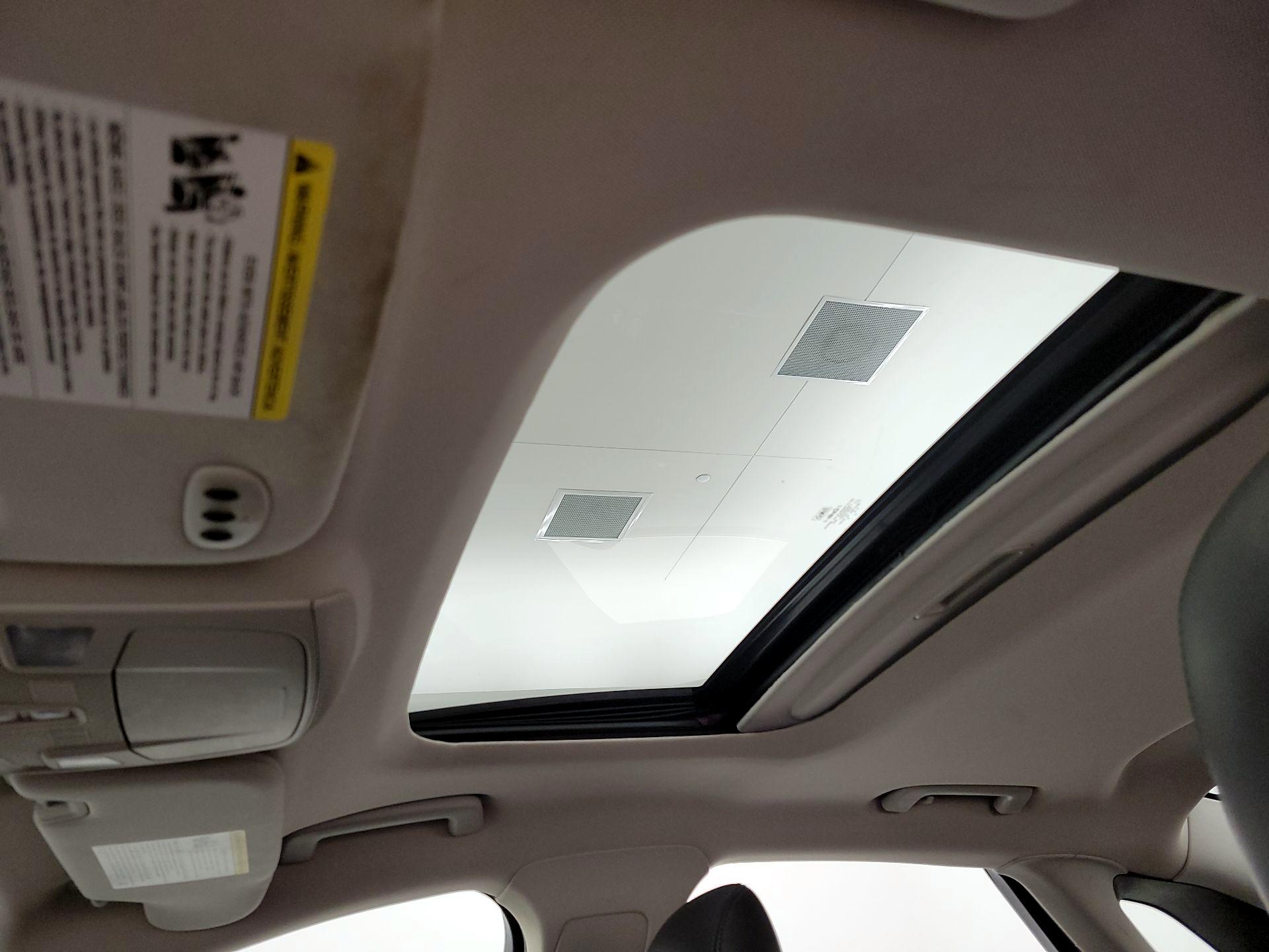 Thumbnail: 2014 Lincoln MKZ - 20