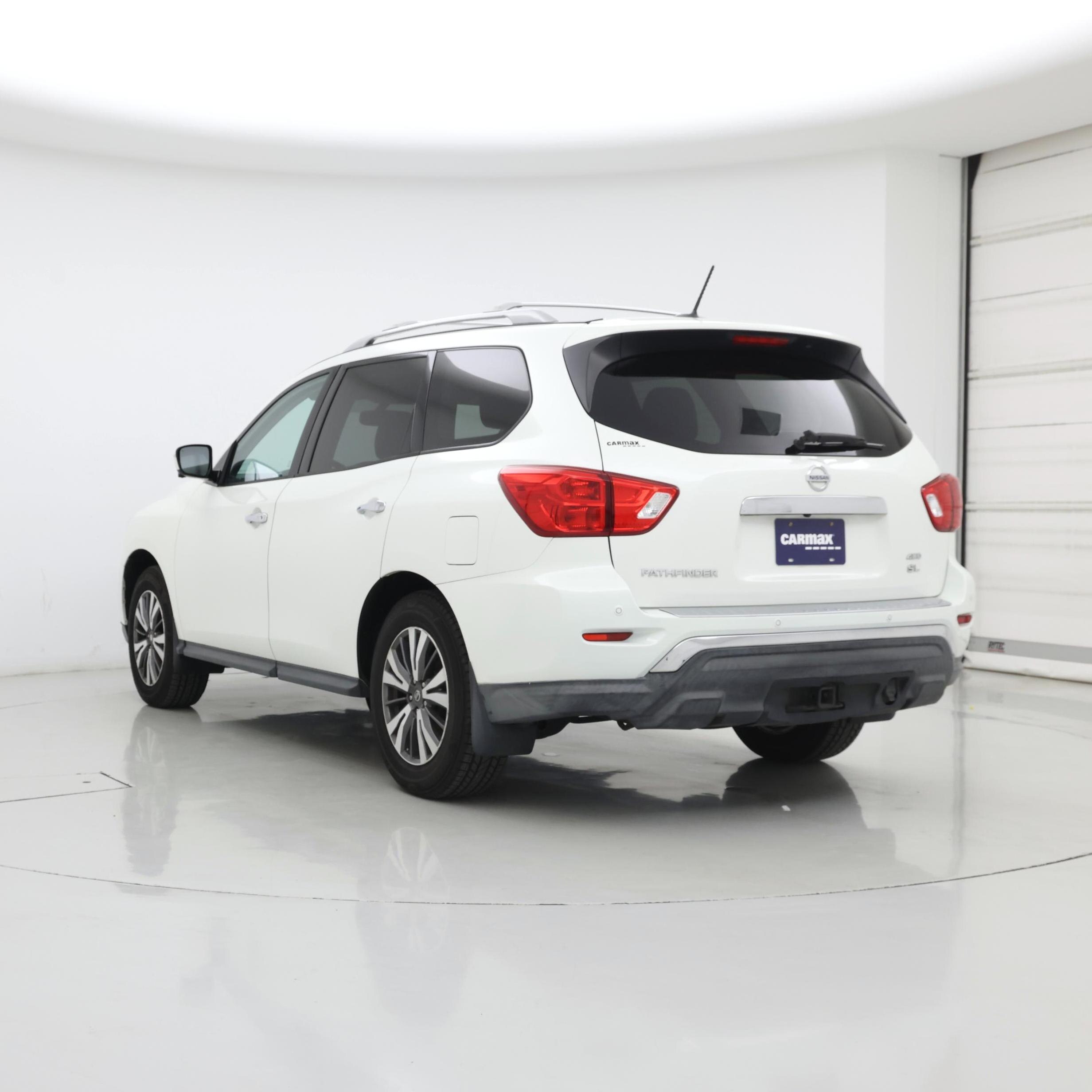 Thumbnail: 2017 Nissan Pathfinder - 2
