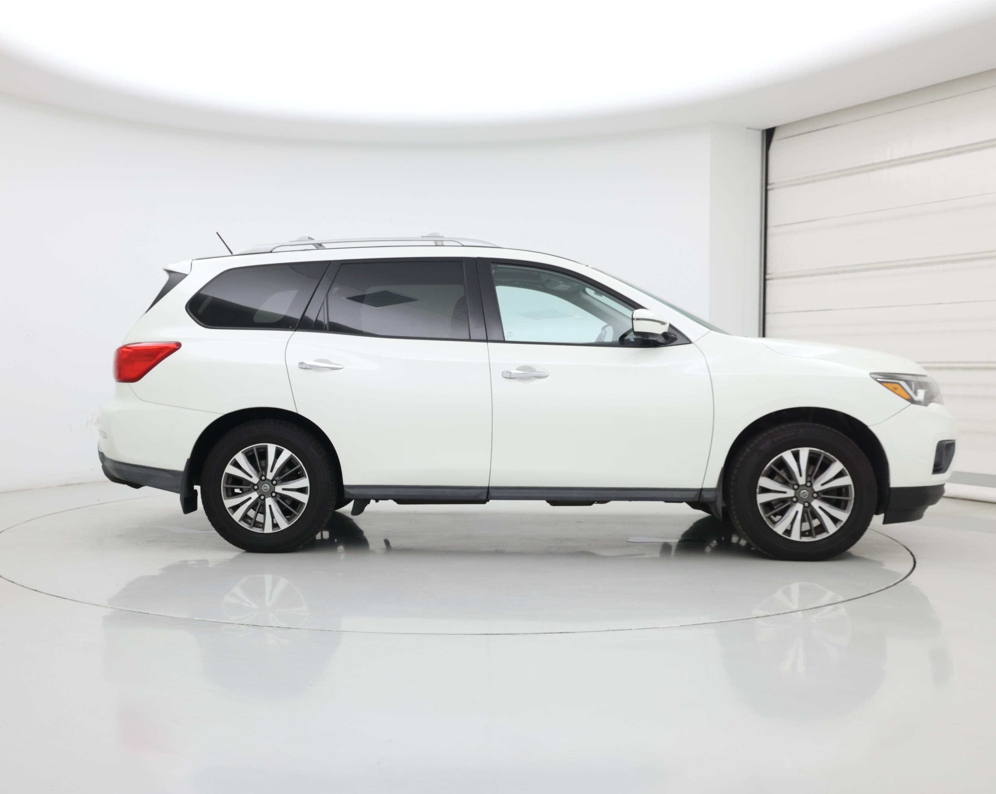 Thumbnail: 2017 Nissan Pathfinder - 7