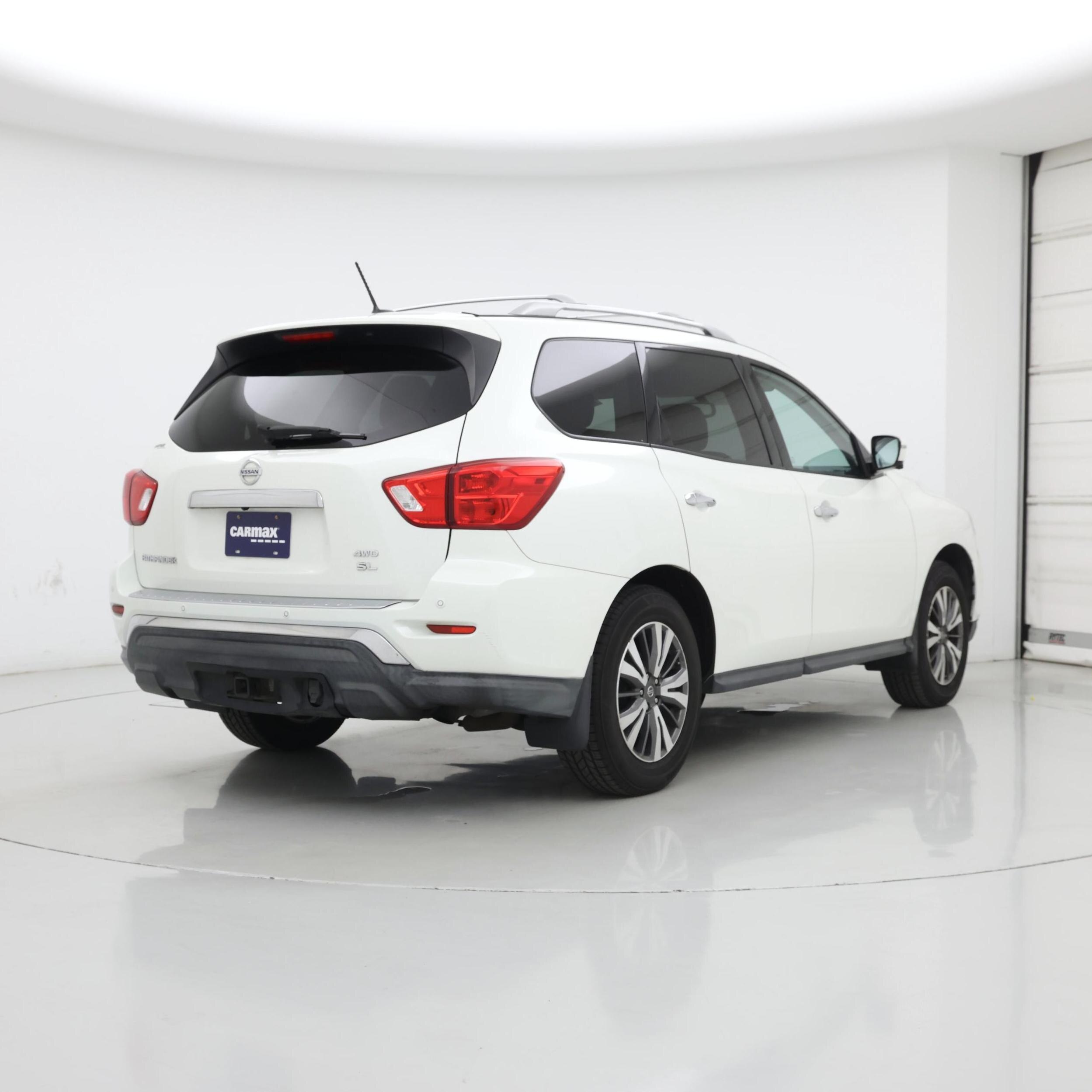 Thumbnail: 2017 Nissan Pathfinder - 8