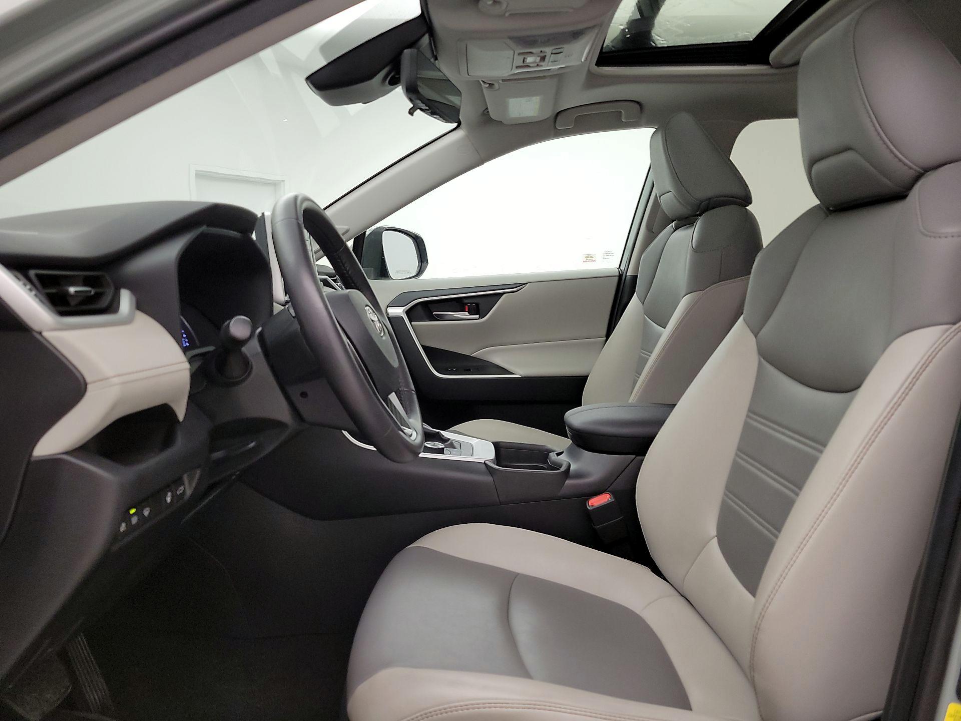 Thumbnail: 2021 Toyota RAV4 - 11