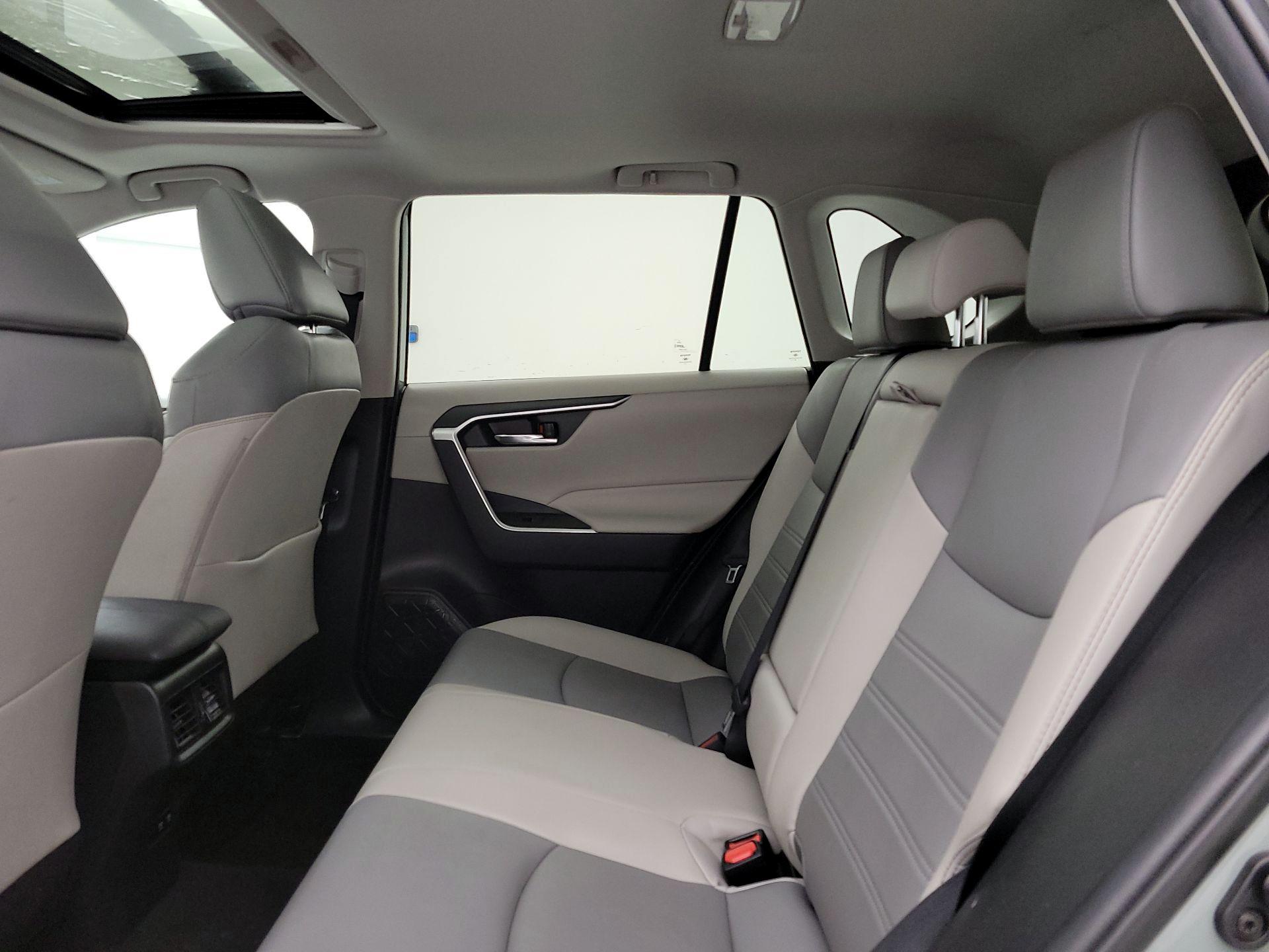 Thumbnail: 2021 Toyota RAV4 - 20