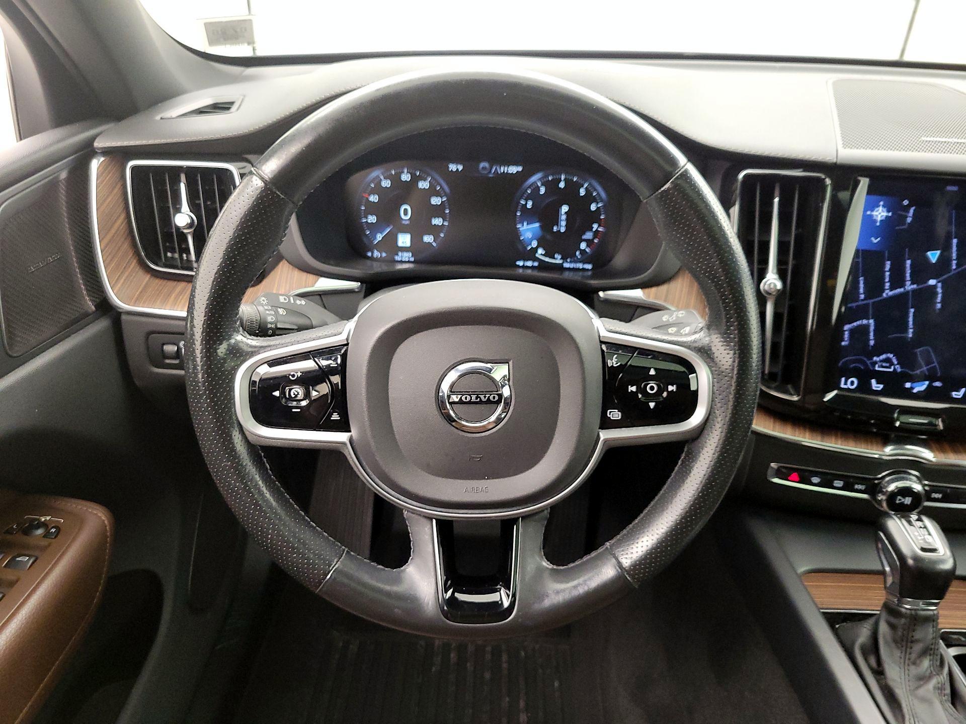 Thumbnail: 2019 Volvo XC60 - 10
