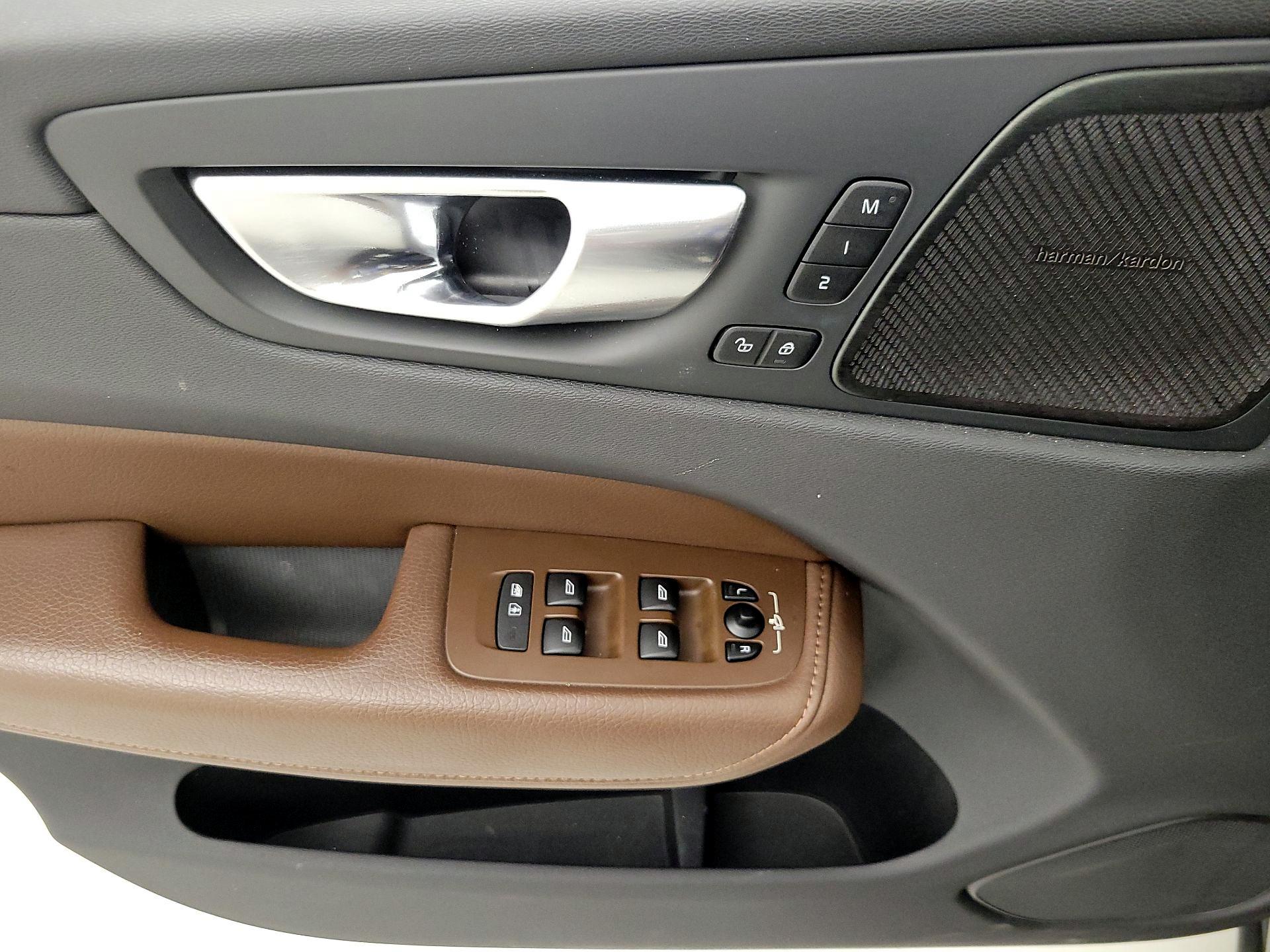 Thumbnail: 2019 Volvo XC60 - 12