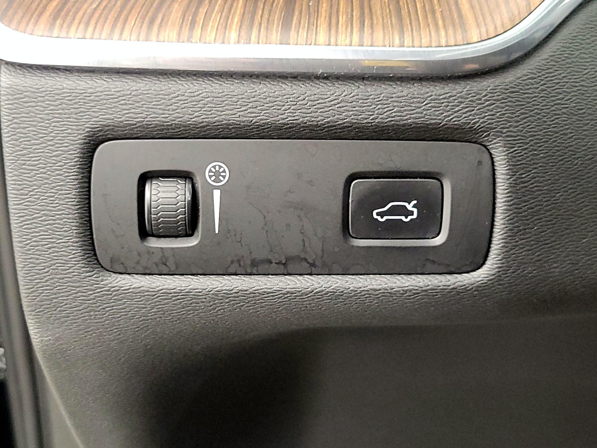 Thumbnail: 2019 Volvo XC60 - 13