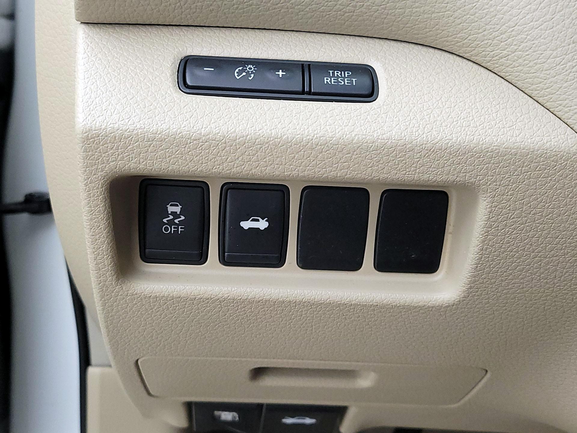 Thumbnail: 2013 Nissan Altima - 13