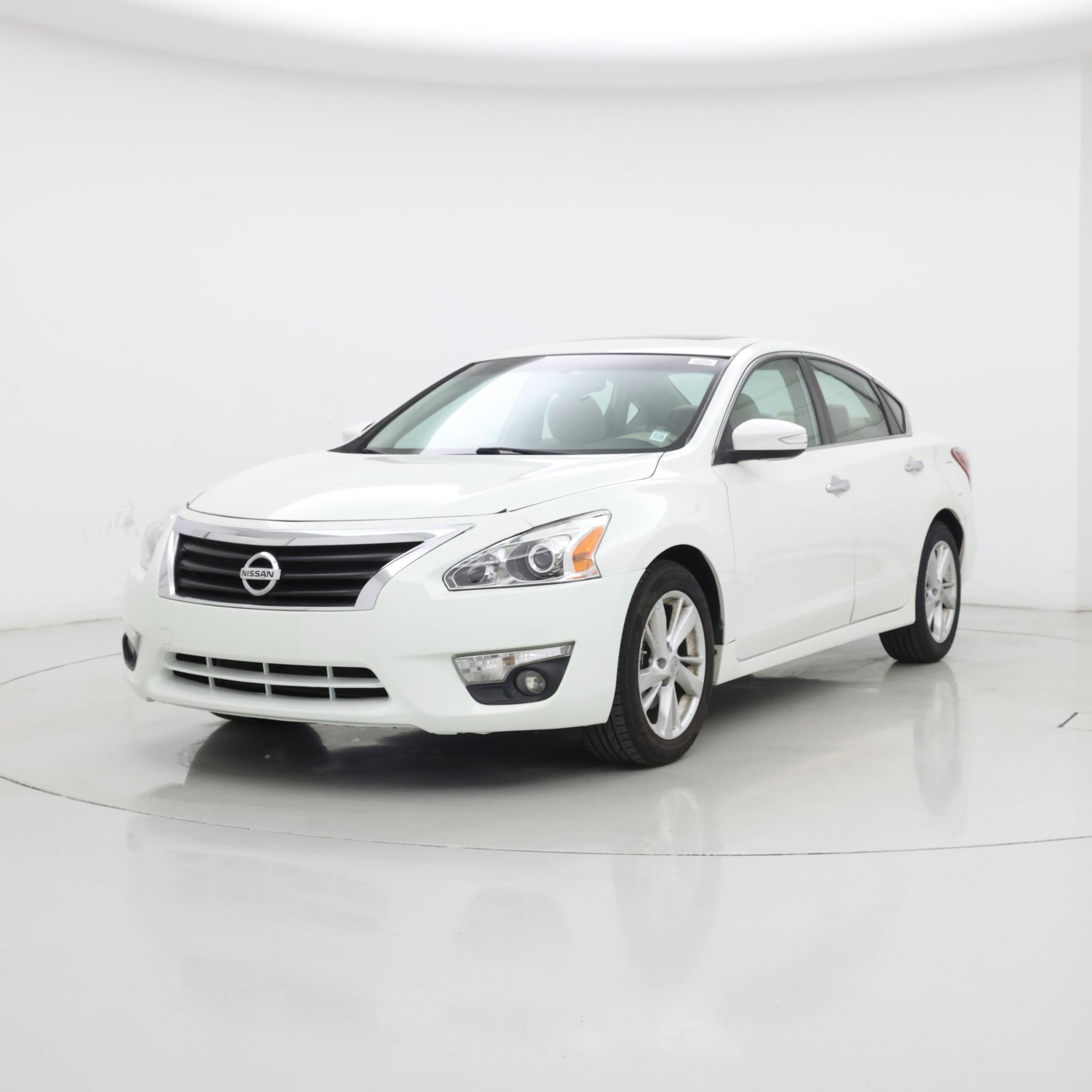 Thumbnail: 2013 Nissan Altima - 4
