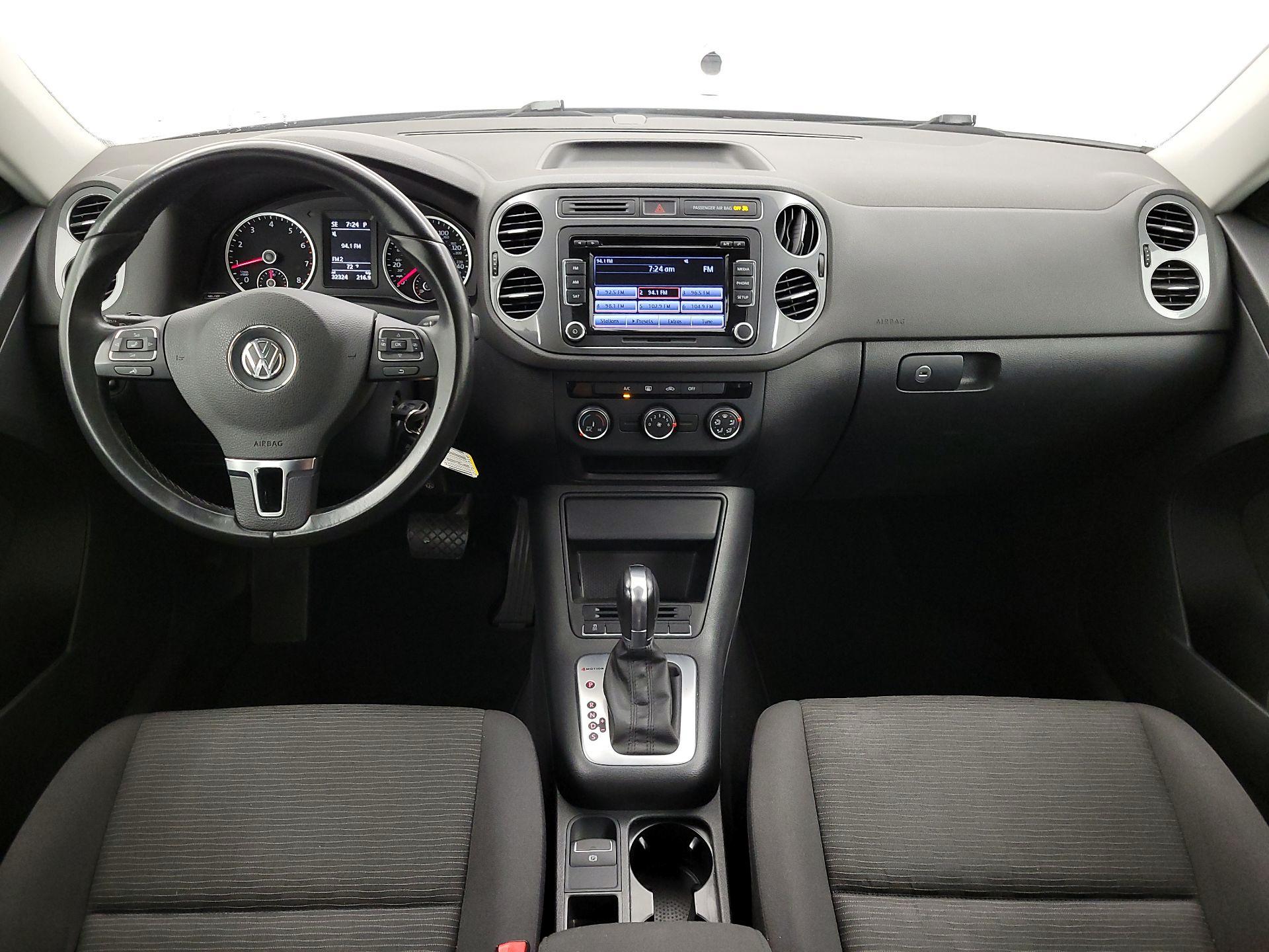 Thumbnail: 2015 Volkswagen Tiguan - 9