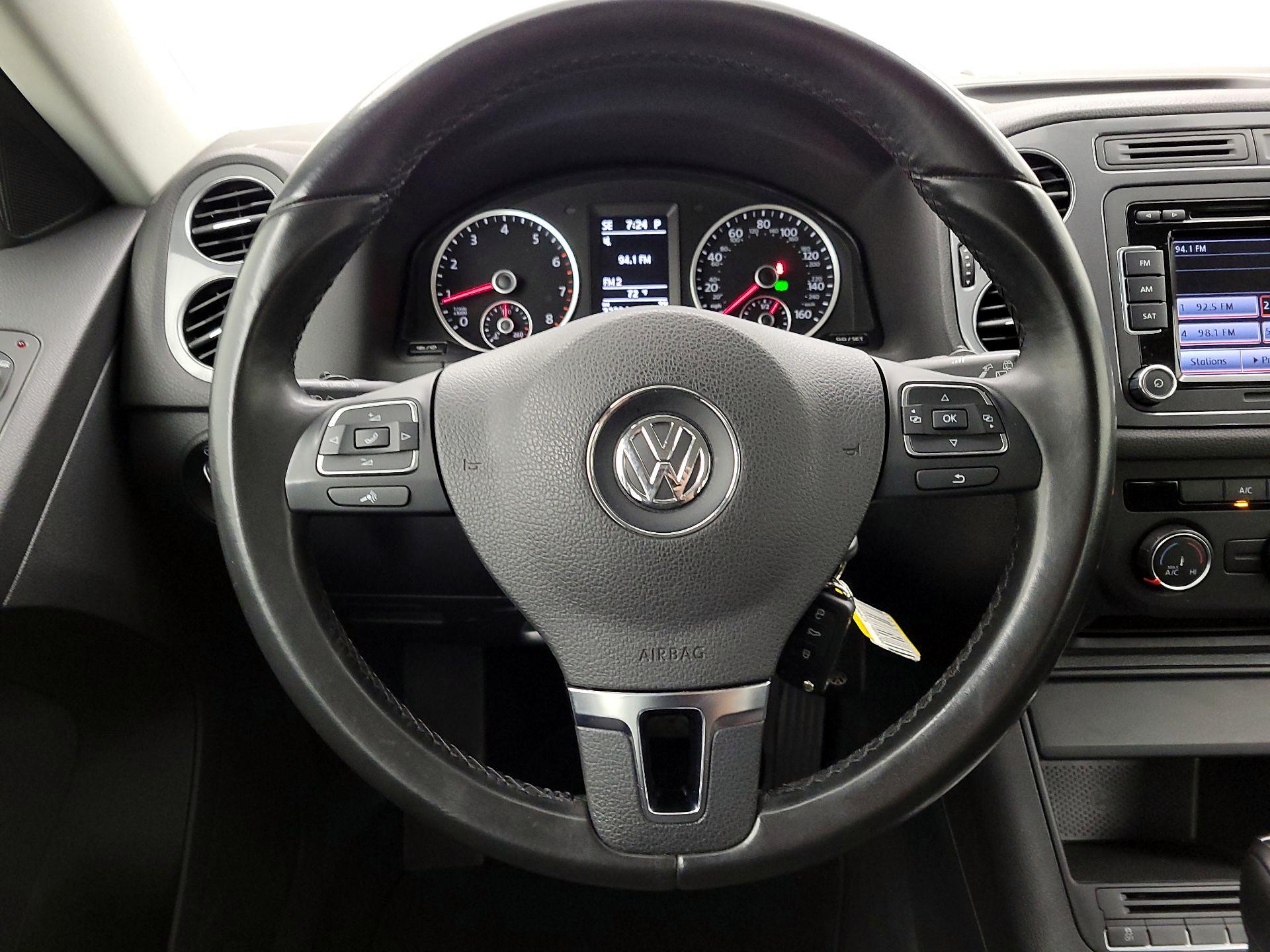 Thumbnail: 2015 Volkswagen Tiguan - 10