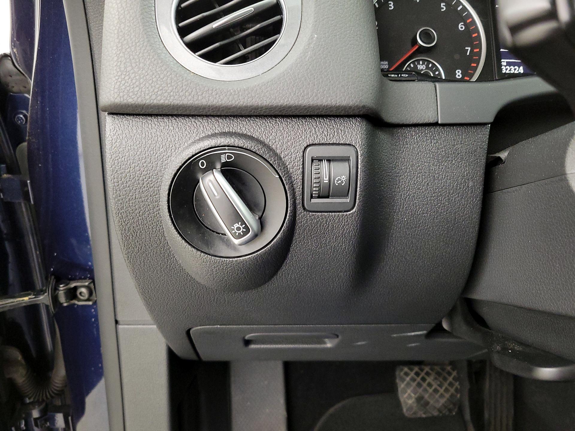 Thumbnail: 2015 Volkswagen Tiguan - 13