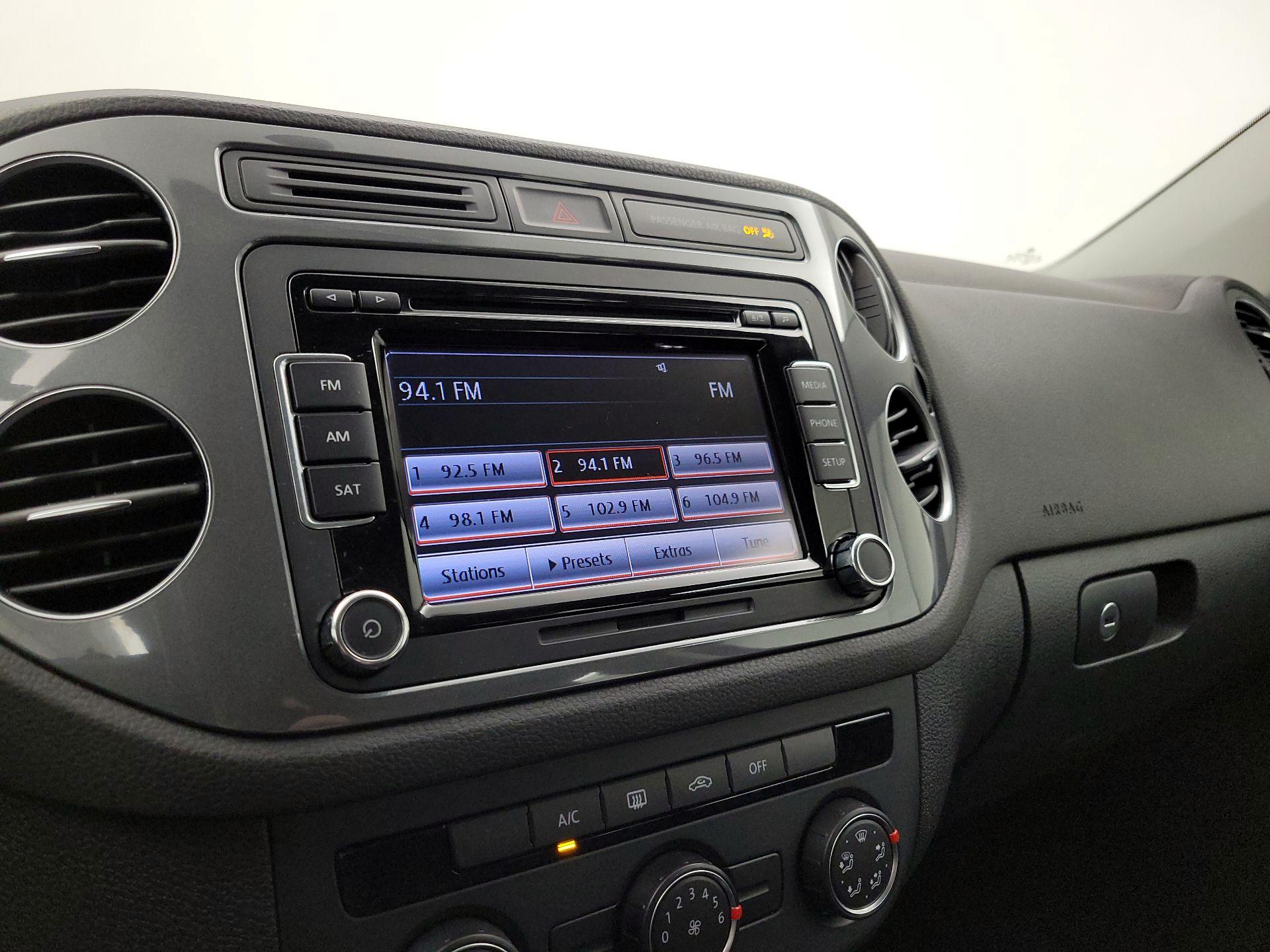 Thumbnail: 2015 Volkswagen Tiguan - 15