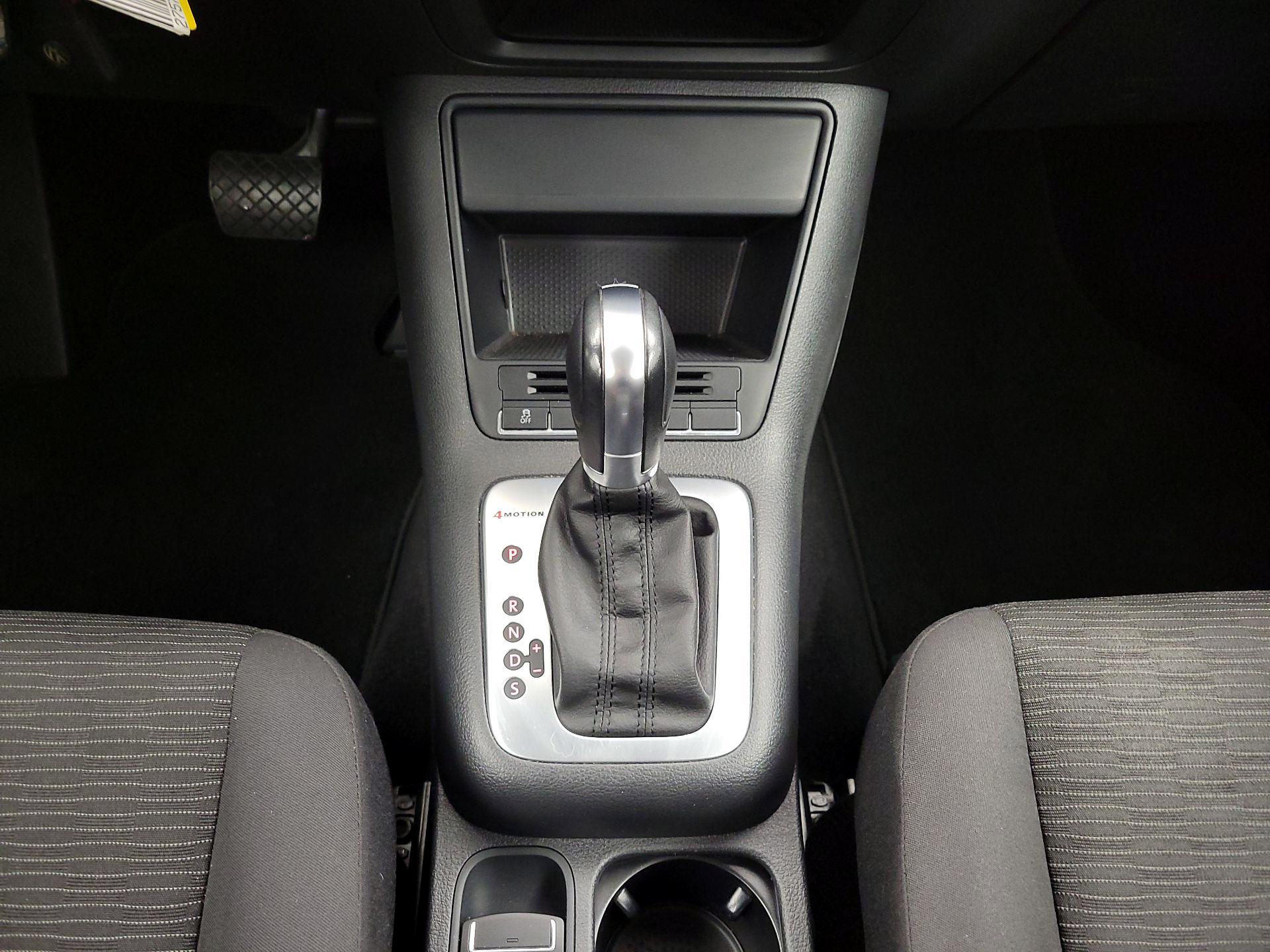 Thumbnail: 2015 Volkswagen Tiguan - 17