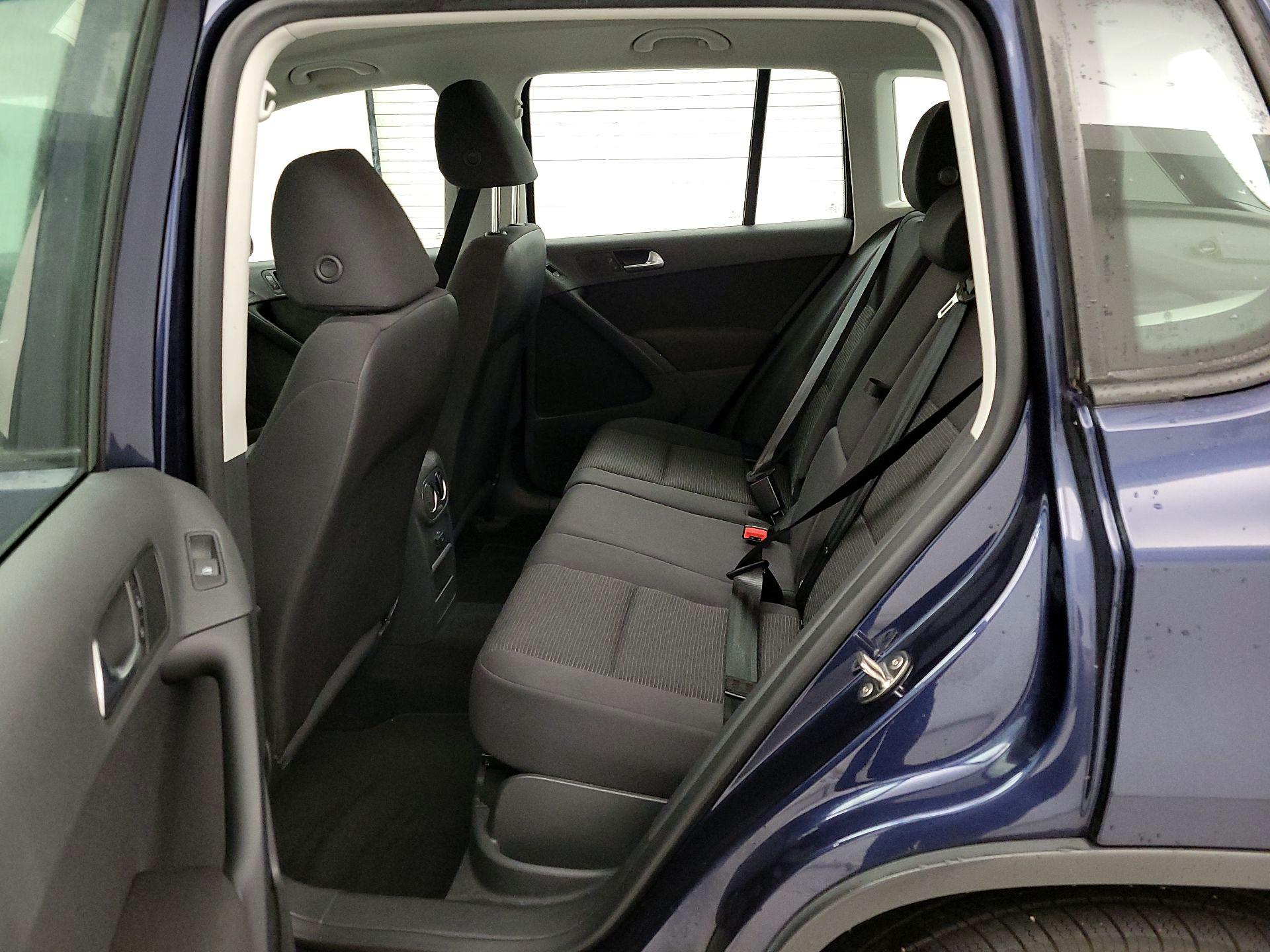 Thumbnail: 2015 Volkswagen Tiguan - 18
