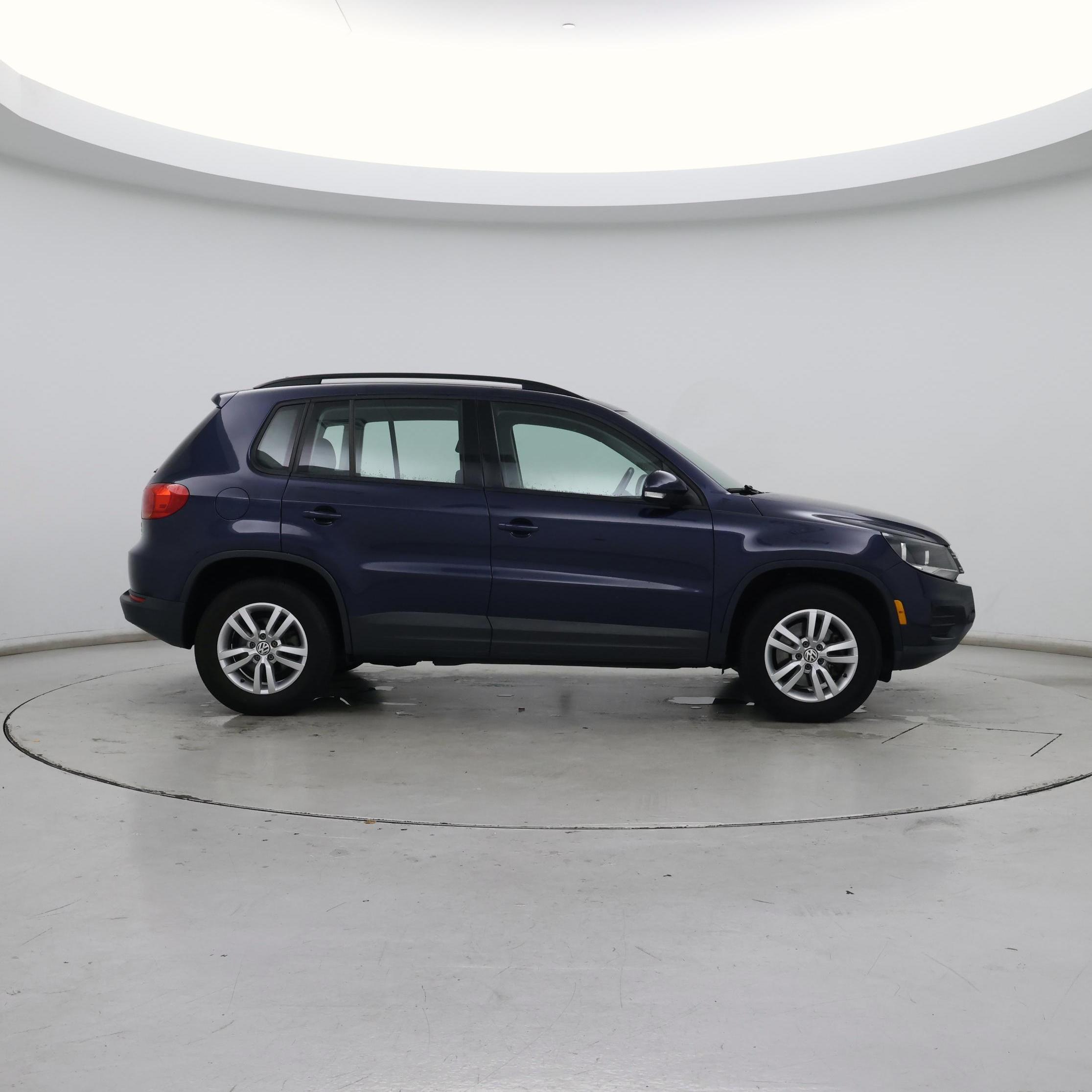 Thumbnail: 2015 Volkswagen Tiguan - 7