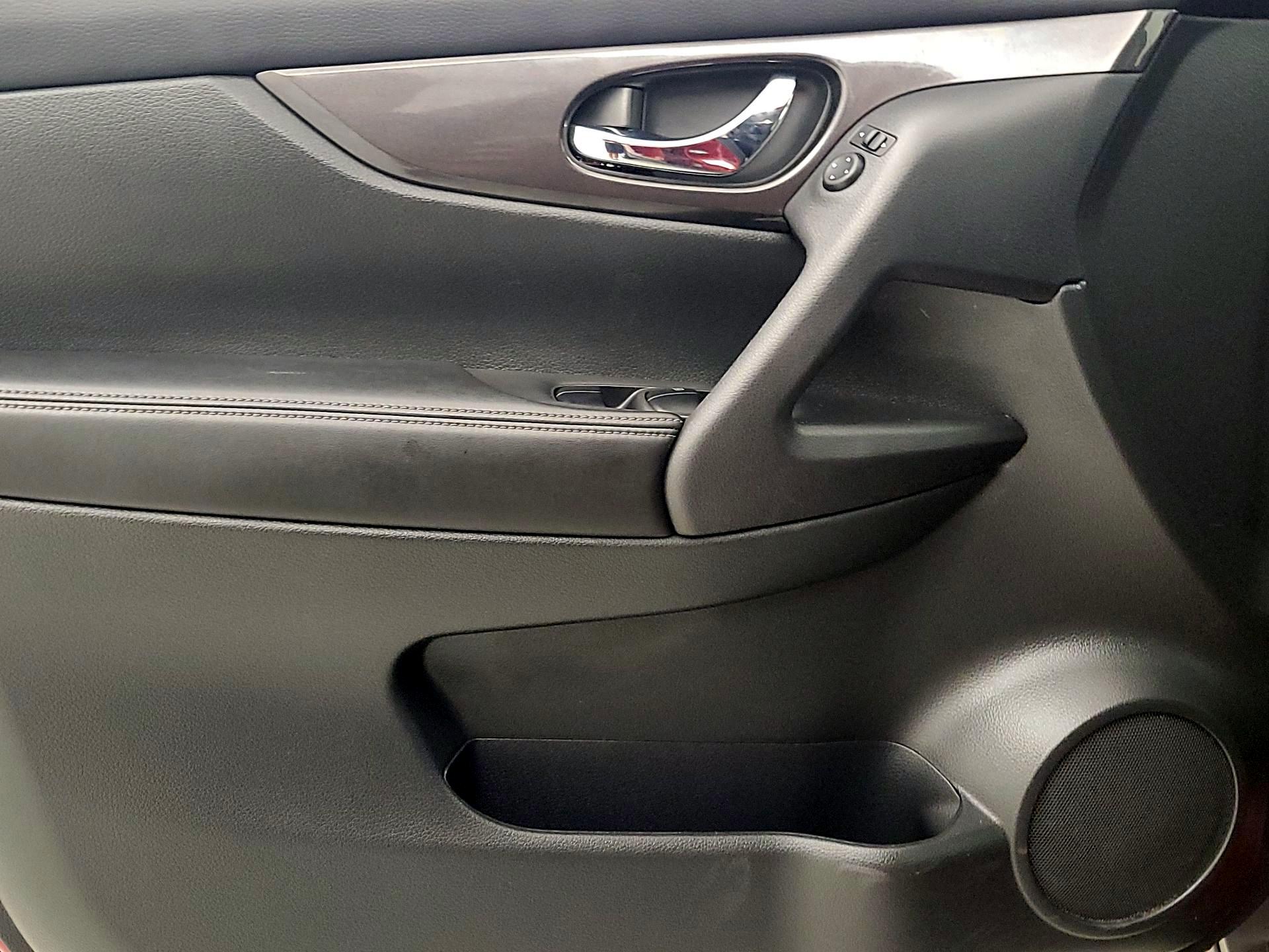 Thumbnail: 2019 Nissan Rogue - 12