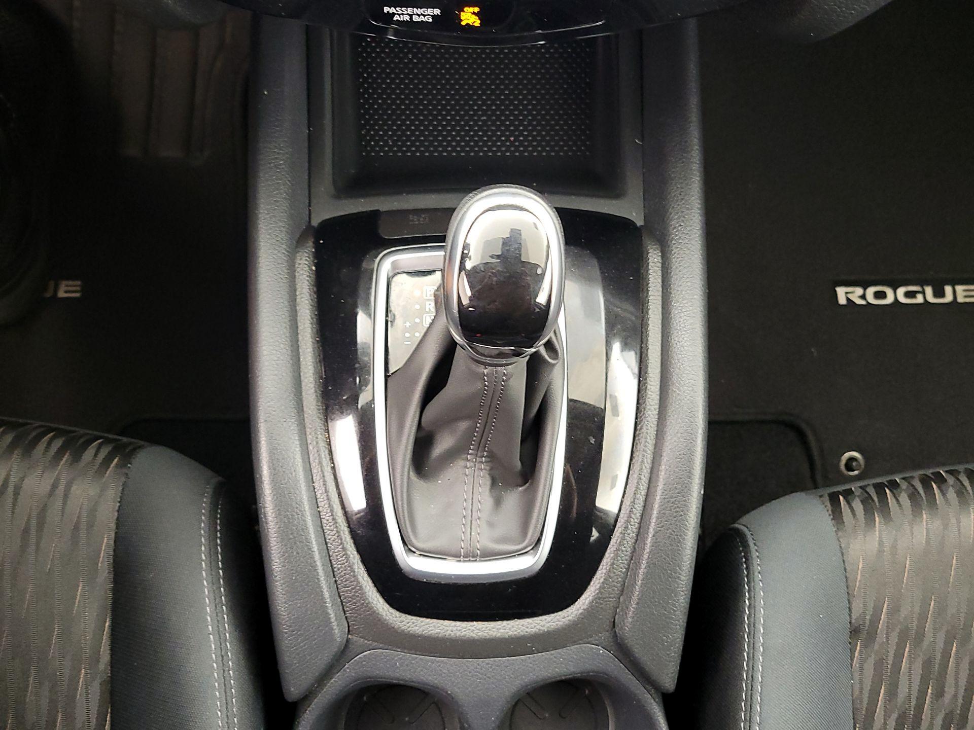 Thumbnail: 2019 Nissan Rogue - 17