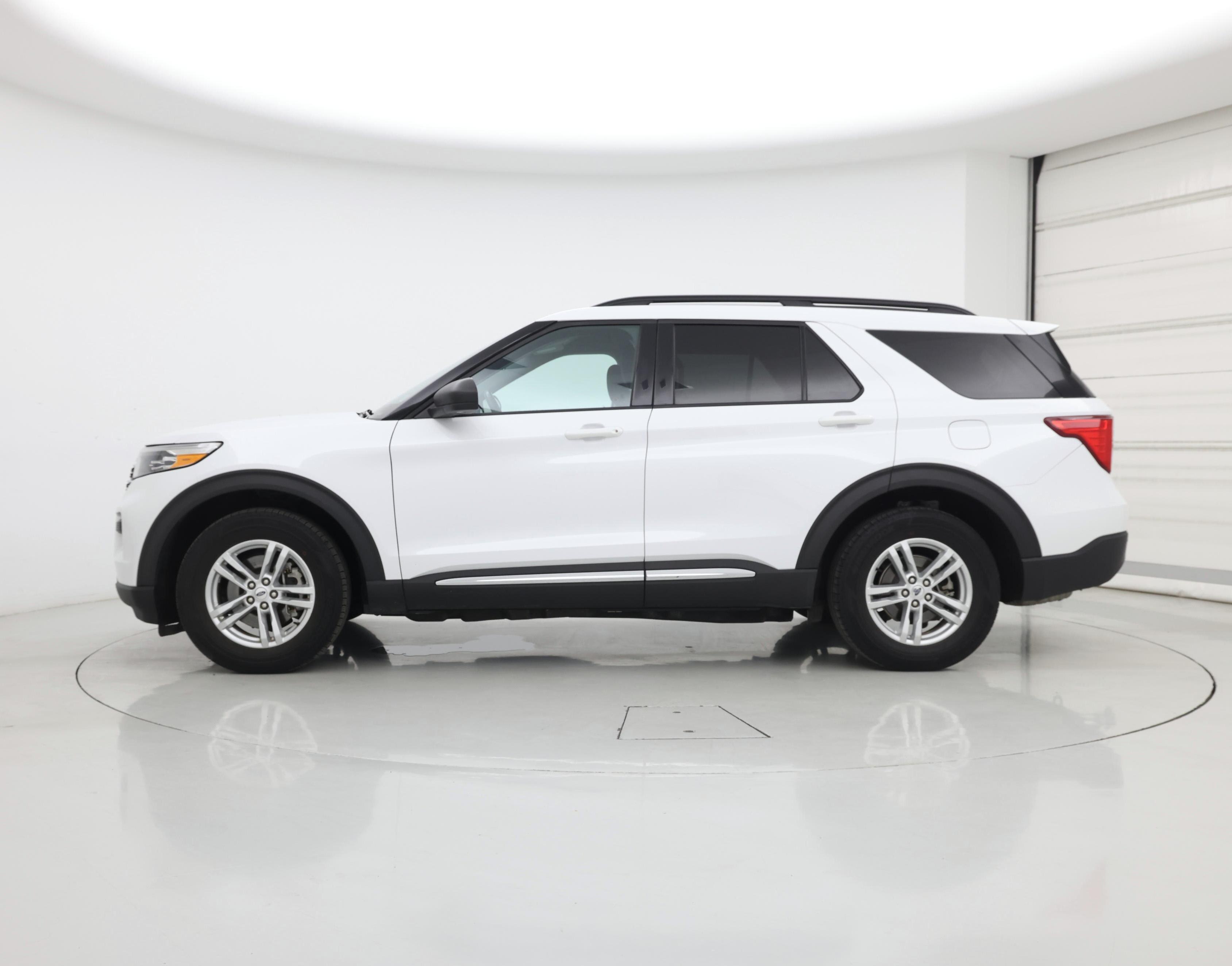 Thumbnail: 2021 Ford Explorer - 3
