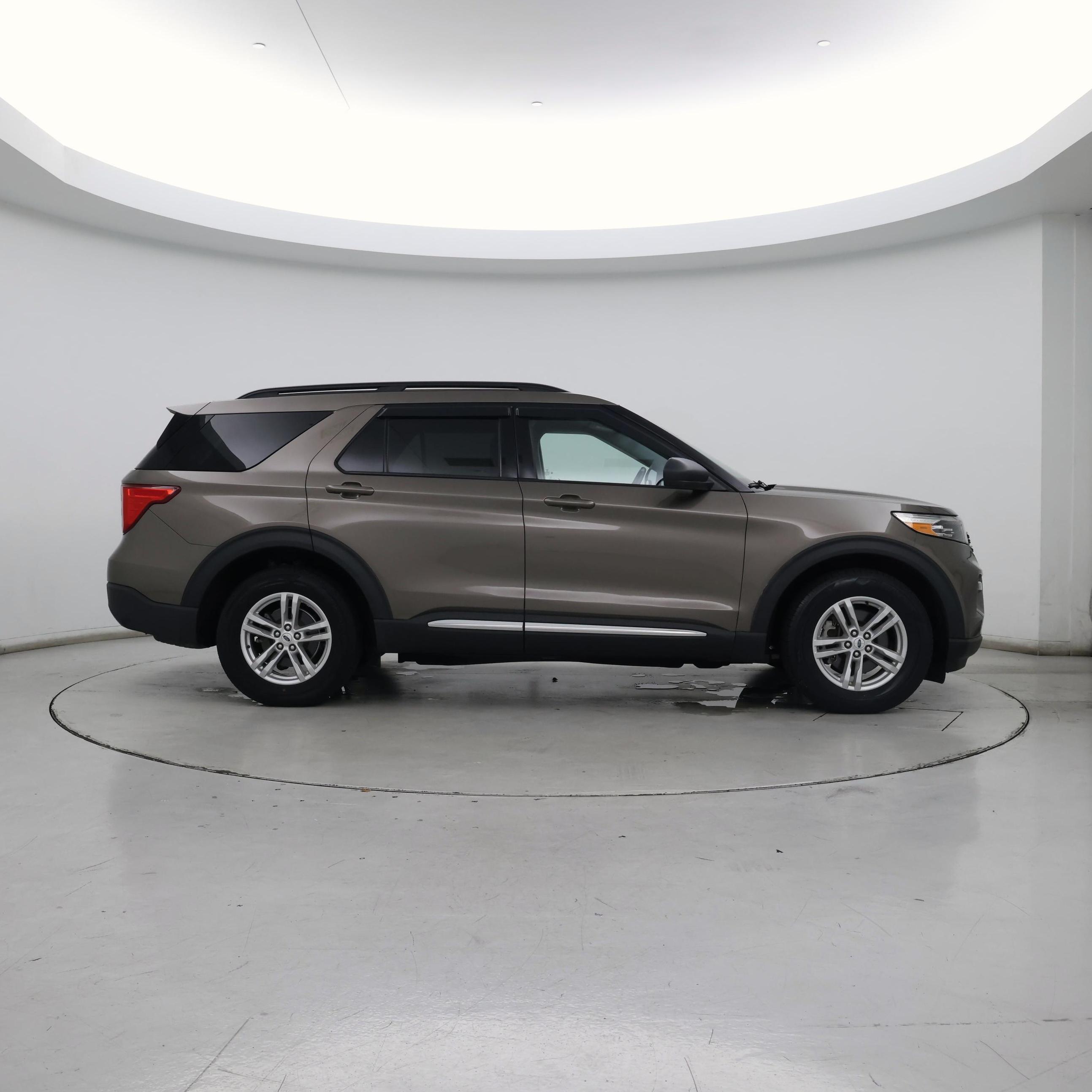 Thumbnail: 2021 Ford Explorer - 7