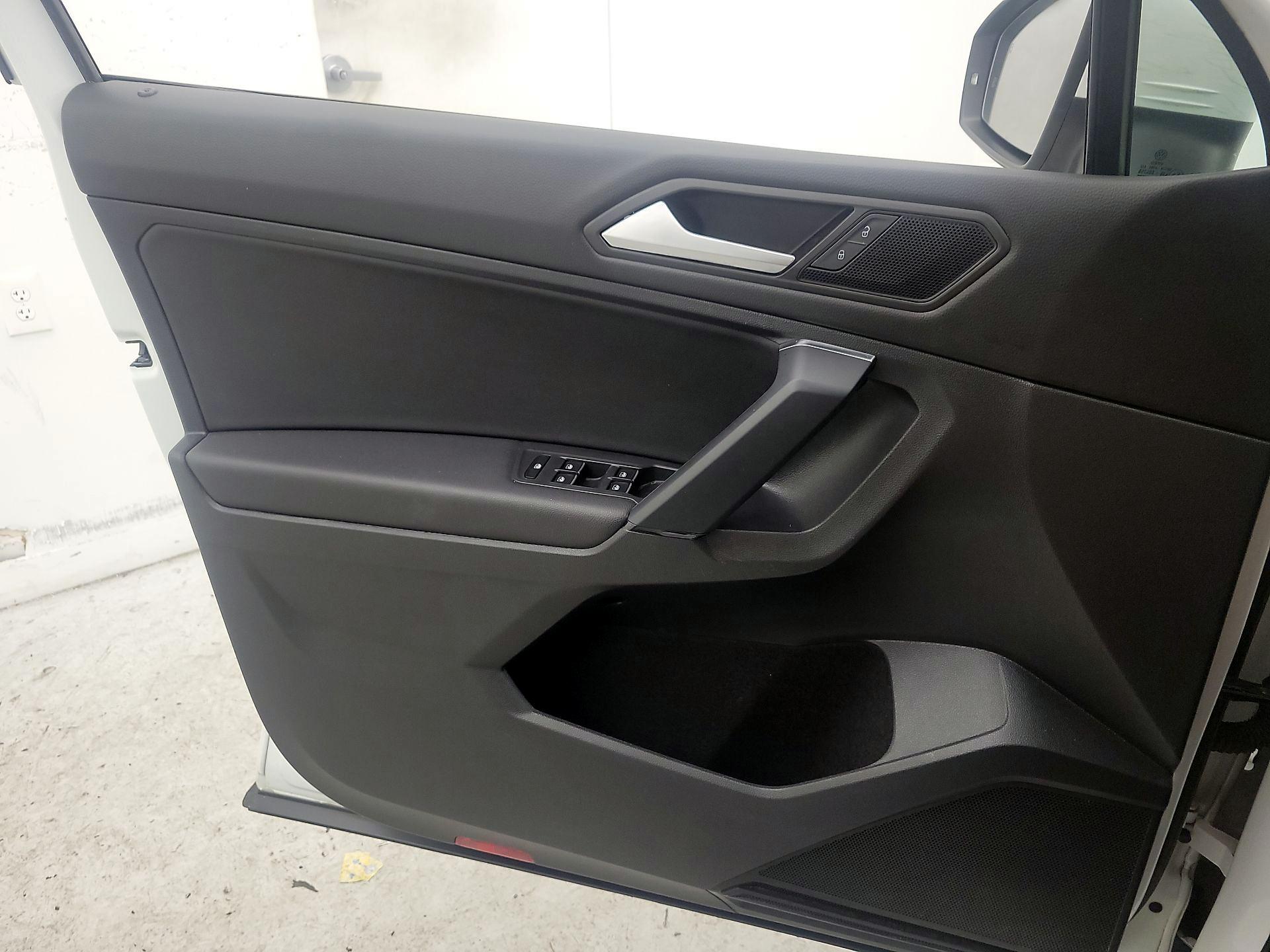 Thumbnail: 2019 Volkswagen Tiguan - 12