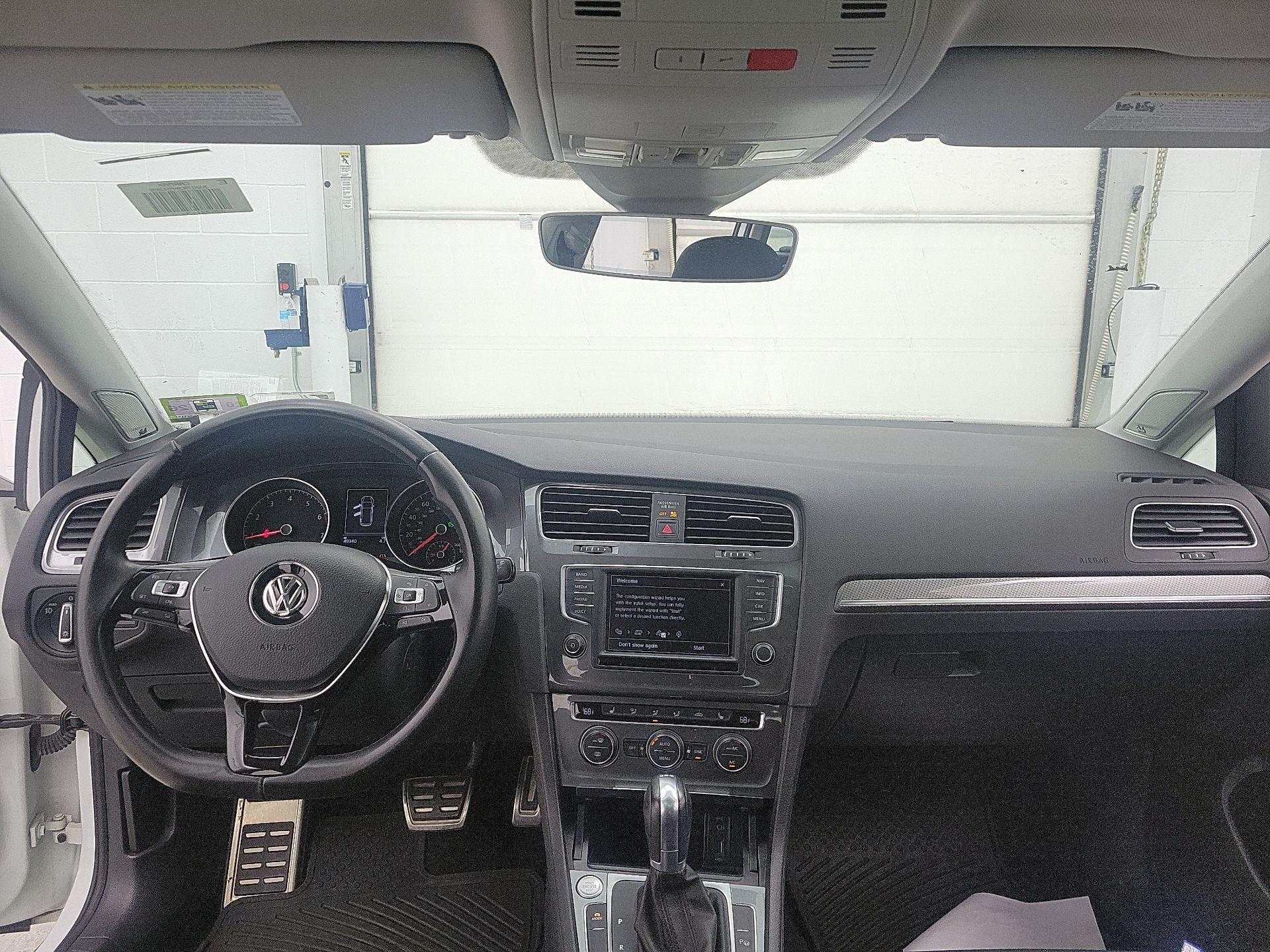 Thumbnail: 2017 Volkswagen Golf - 9