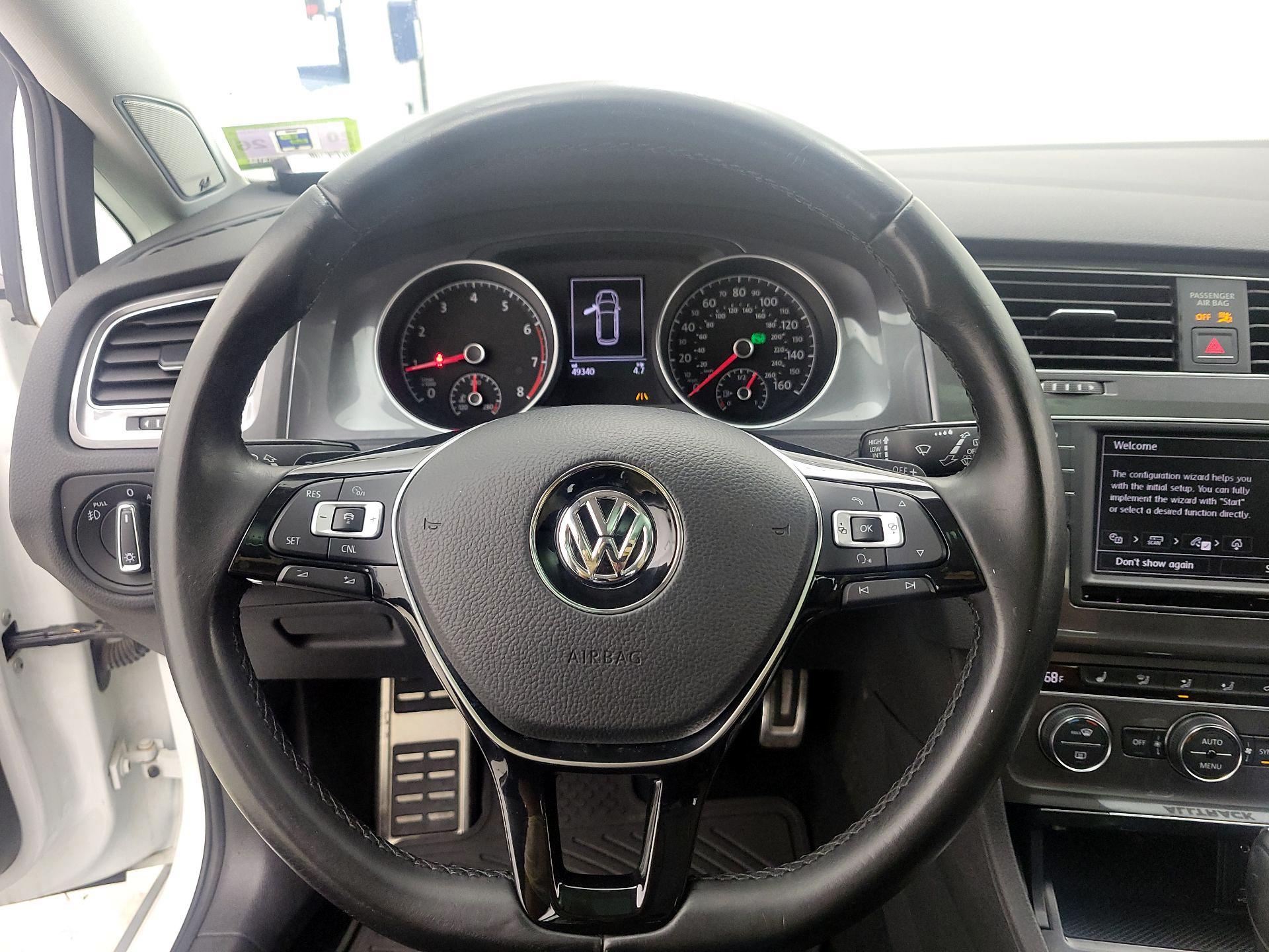Thumbnail: 2017 Volkswagen Golf - 10