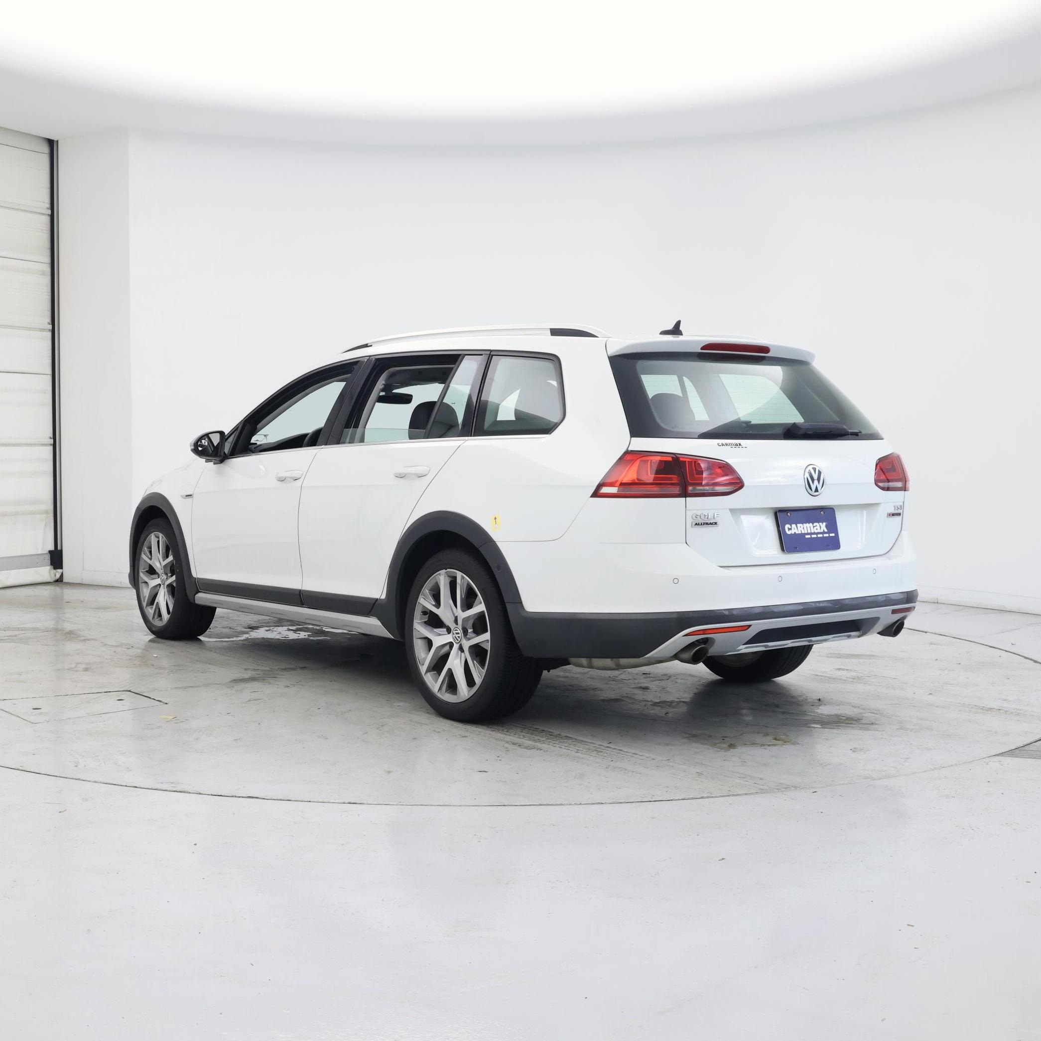 Thumbnail: 2017 Volkswagen Golf - 2